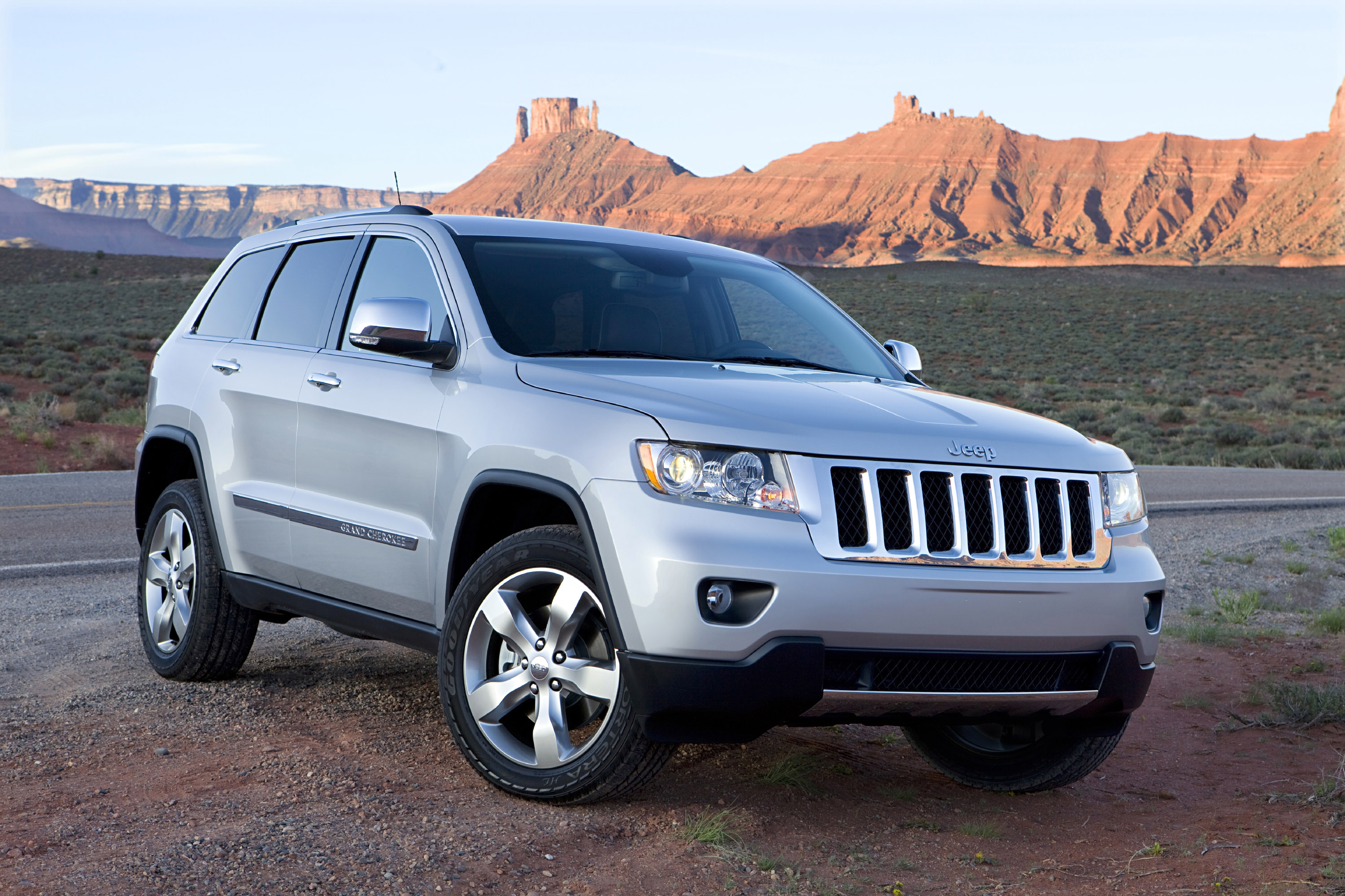 Модели гранд чероки. Jeep Grand Cherokee 2011. Jeep Grand Cherokee 2010. Джип Гранд Чероки 2011. Jeep Grand Cherokee 21.