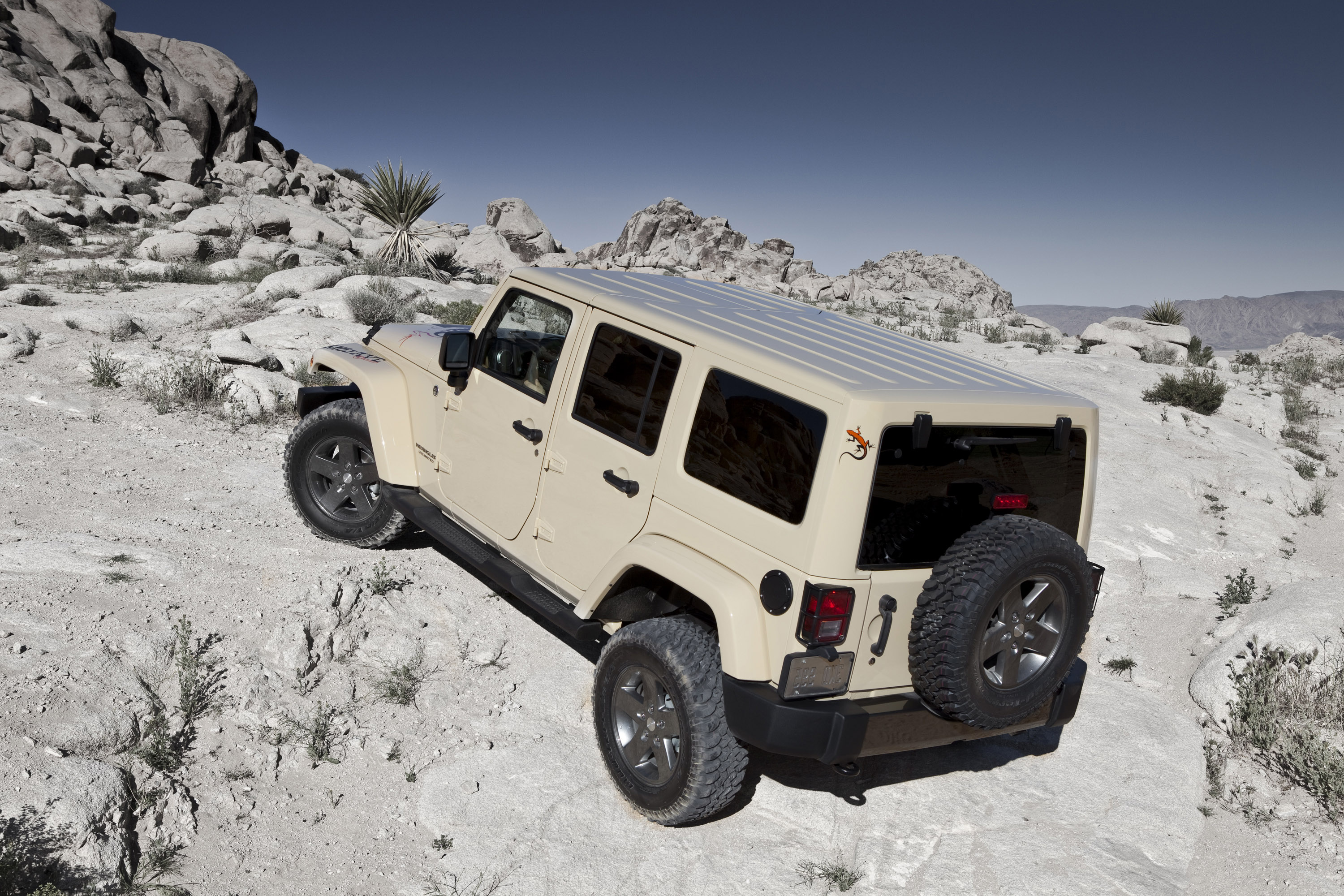Jeep Wrangler Mojave photo #16