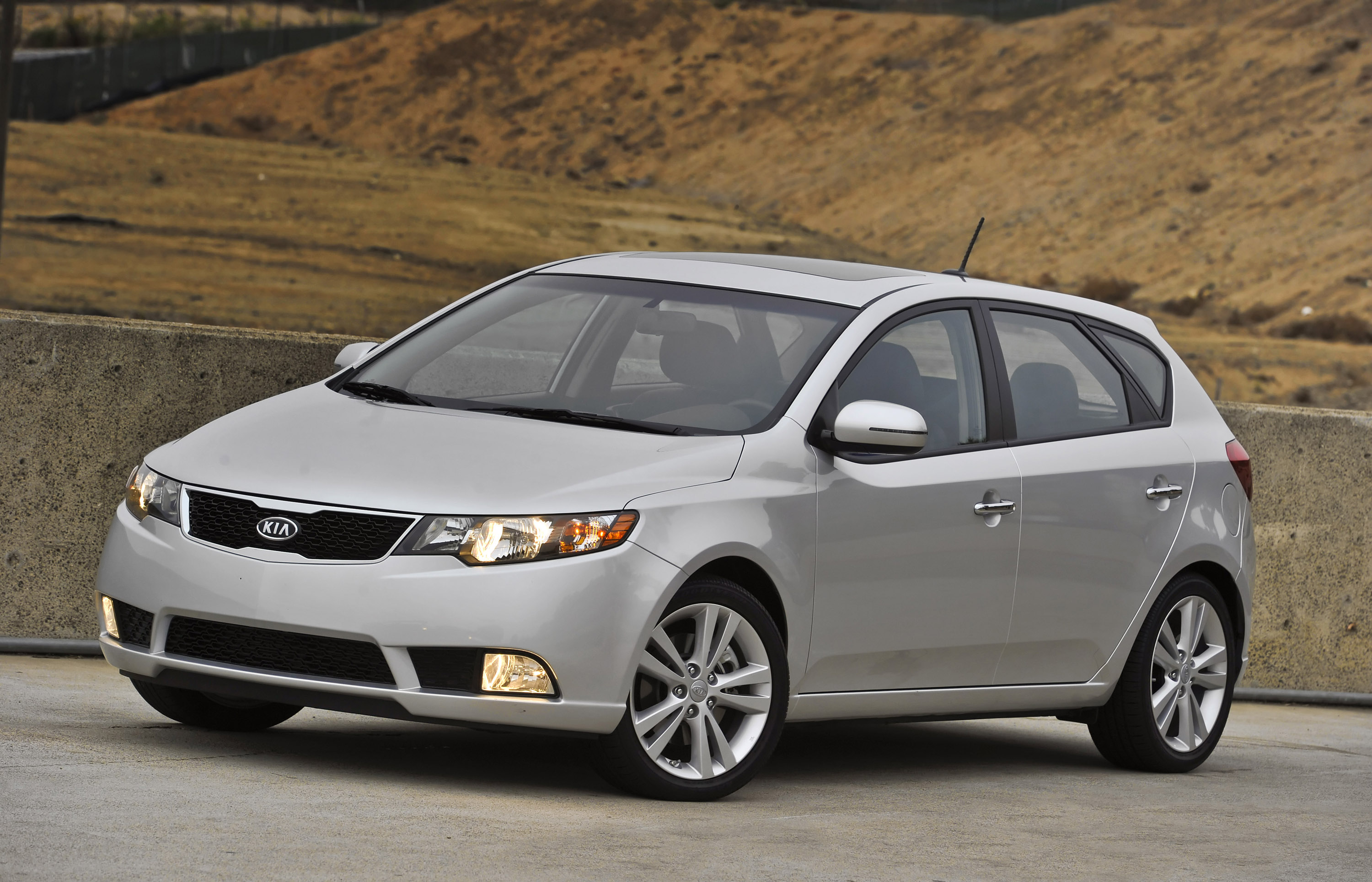 Церато хэтчбек. Kia Forte 2011 хэтчбек. Kia Forte 2012. Киа Серато 2012. Kia Cerato 2012 хэтчбек.