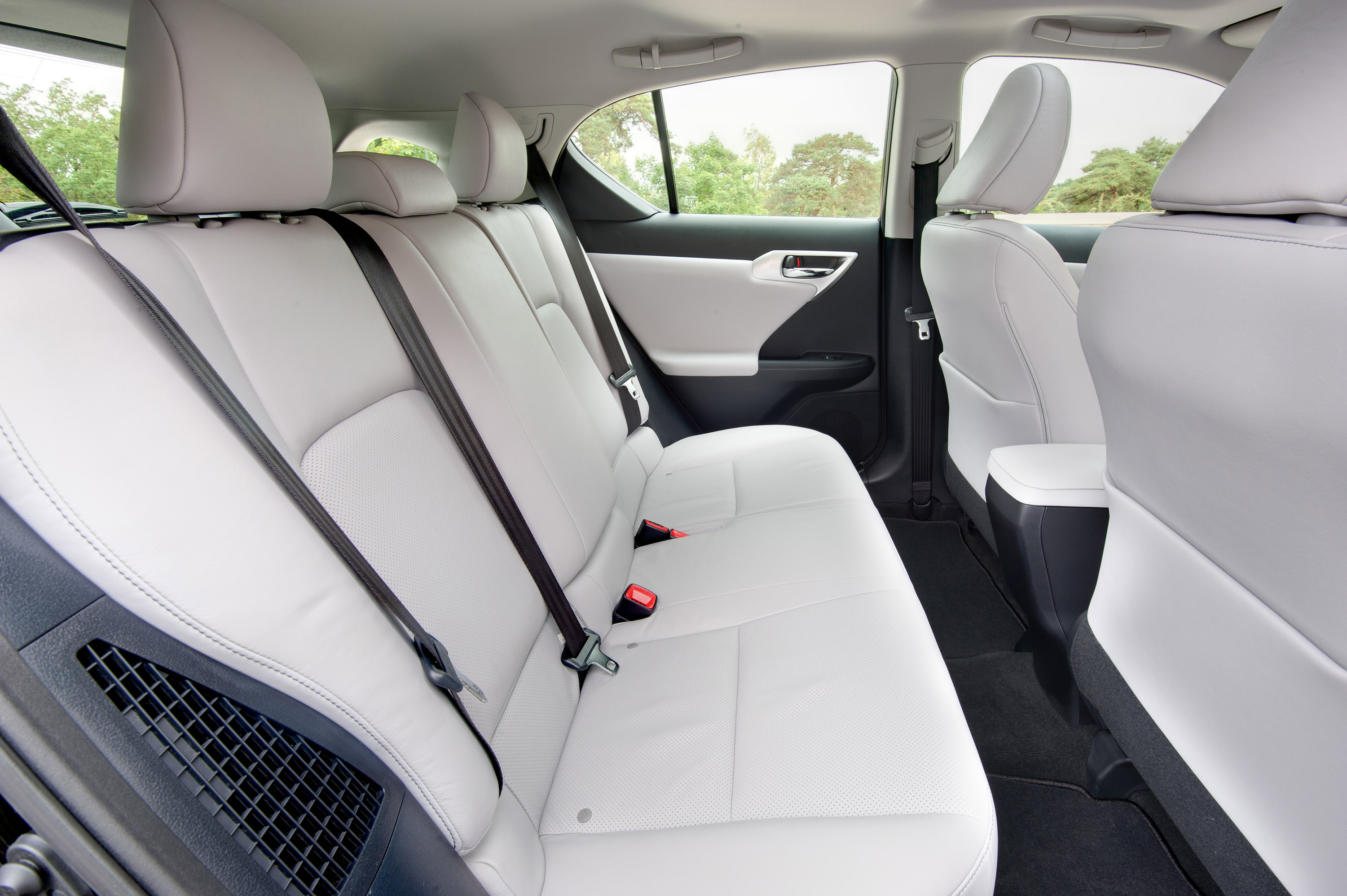 Lexus CT 200h photo #25