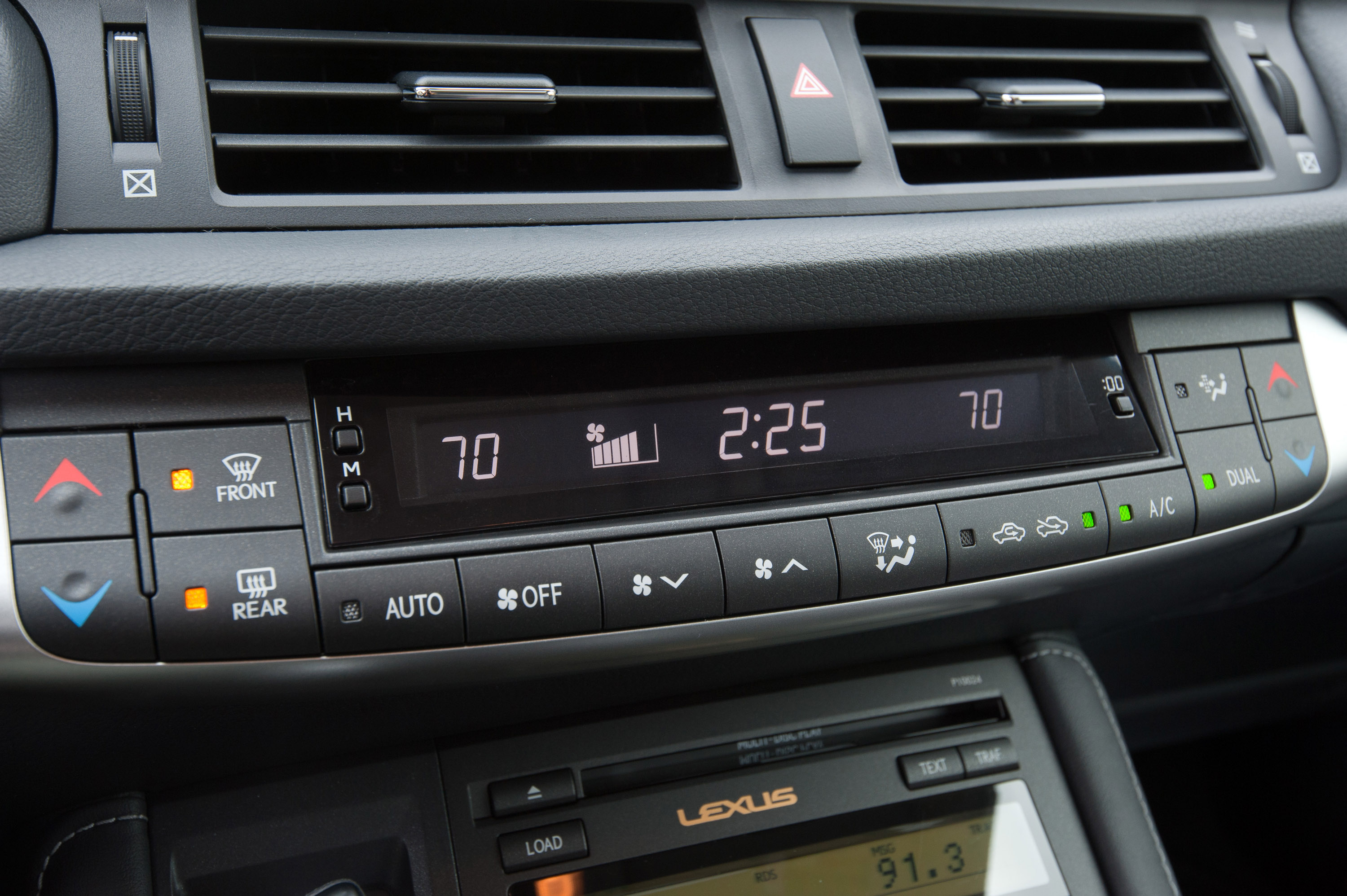 Lexus CT 200h photo #27