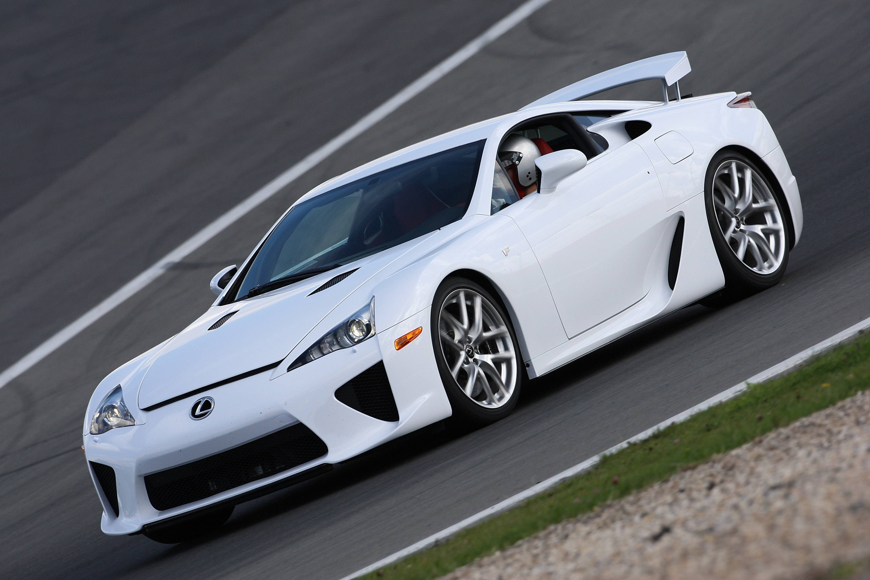 Лексус LFA белый