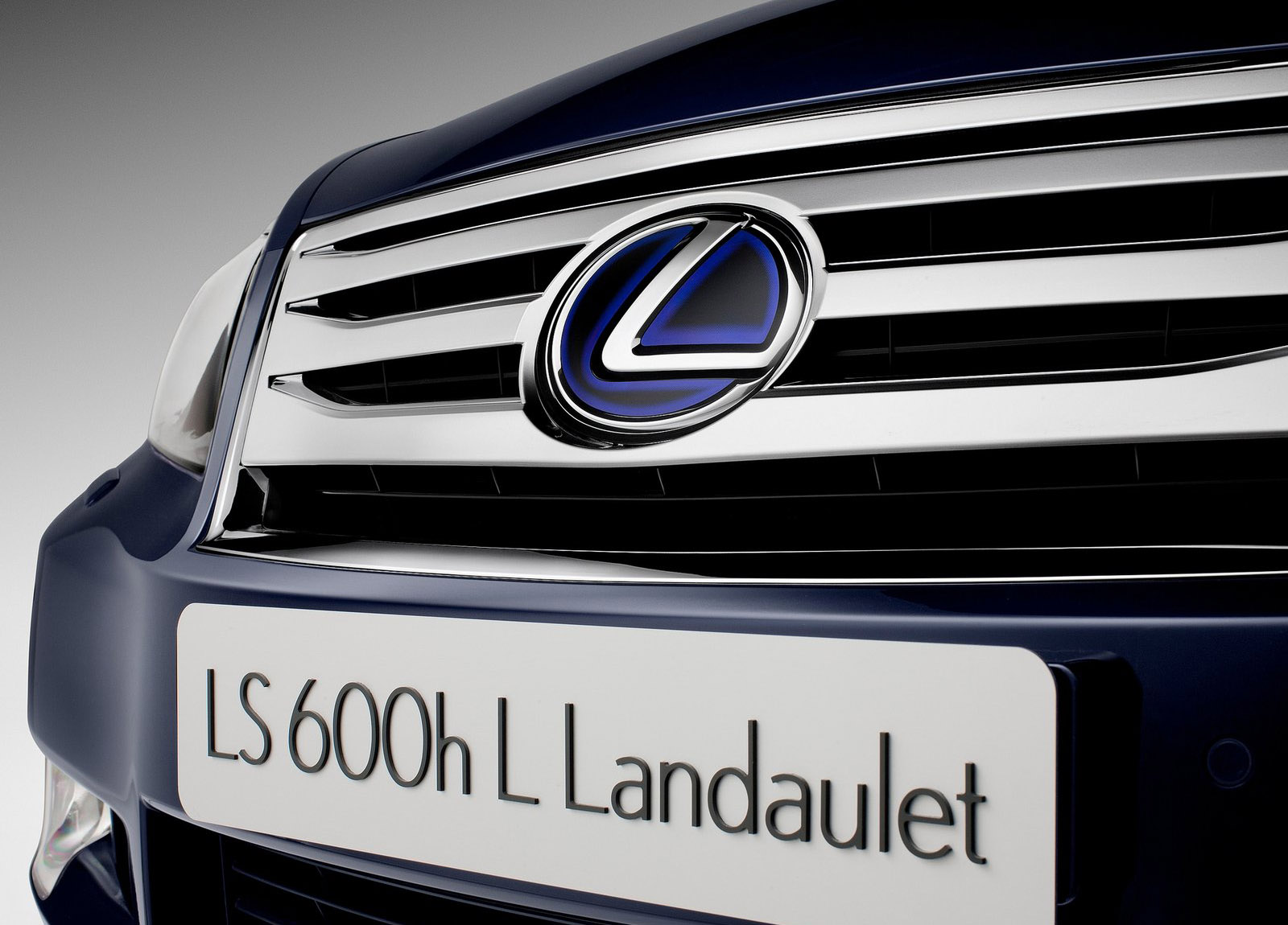Lexus LS 600h L Landaulet photo #6