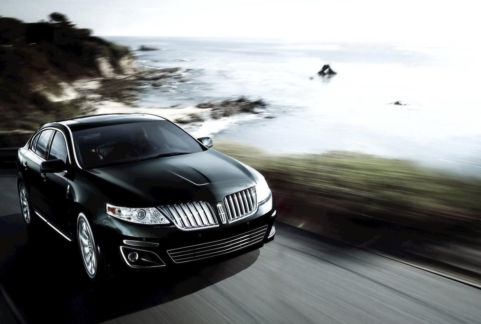 Lincoln MKS photo #2