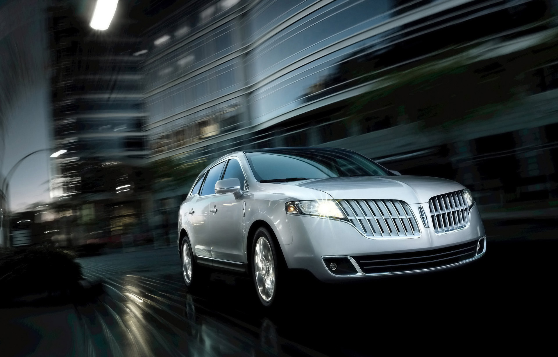 Lincoln MKT photo #1