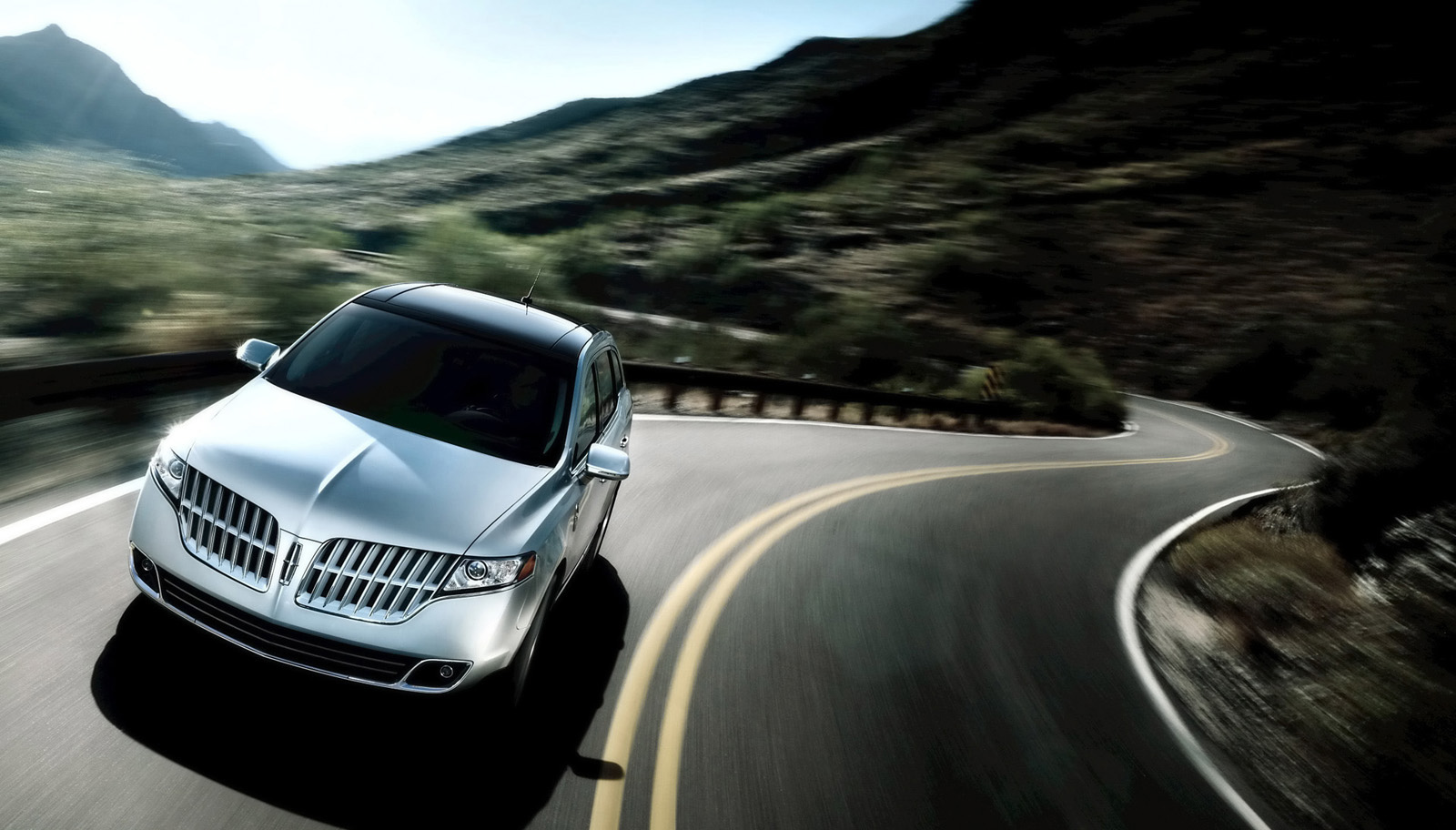 Lincoln MKT photo #2