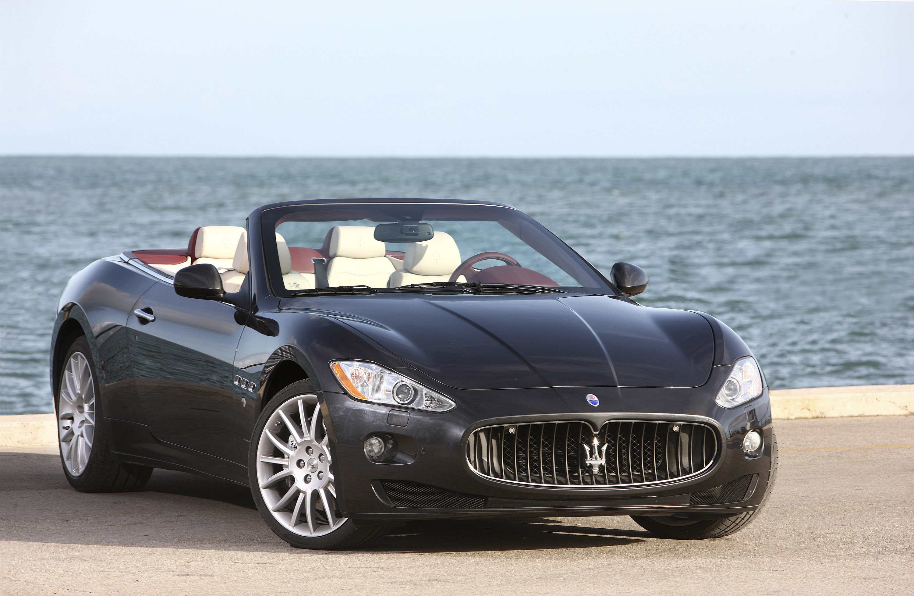 Maserati GranCabrio photo #2