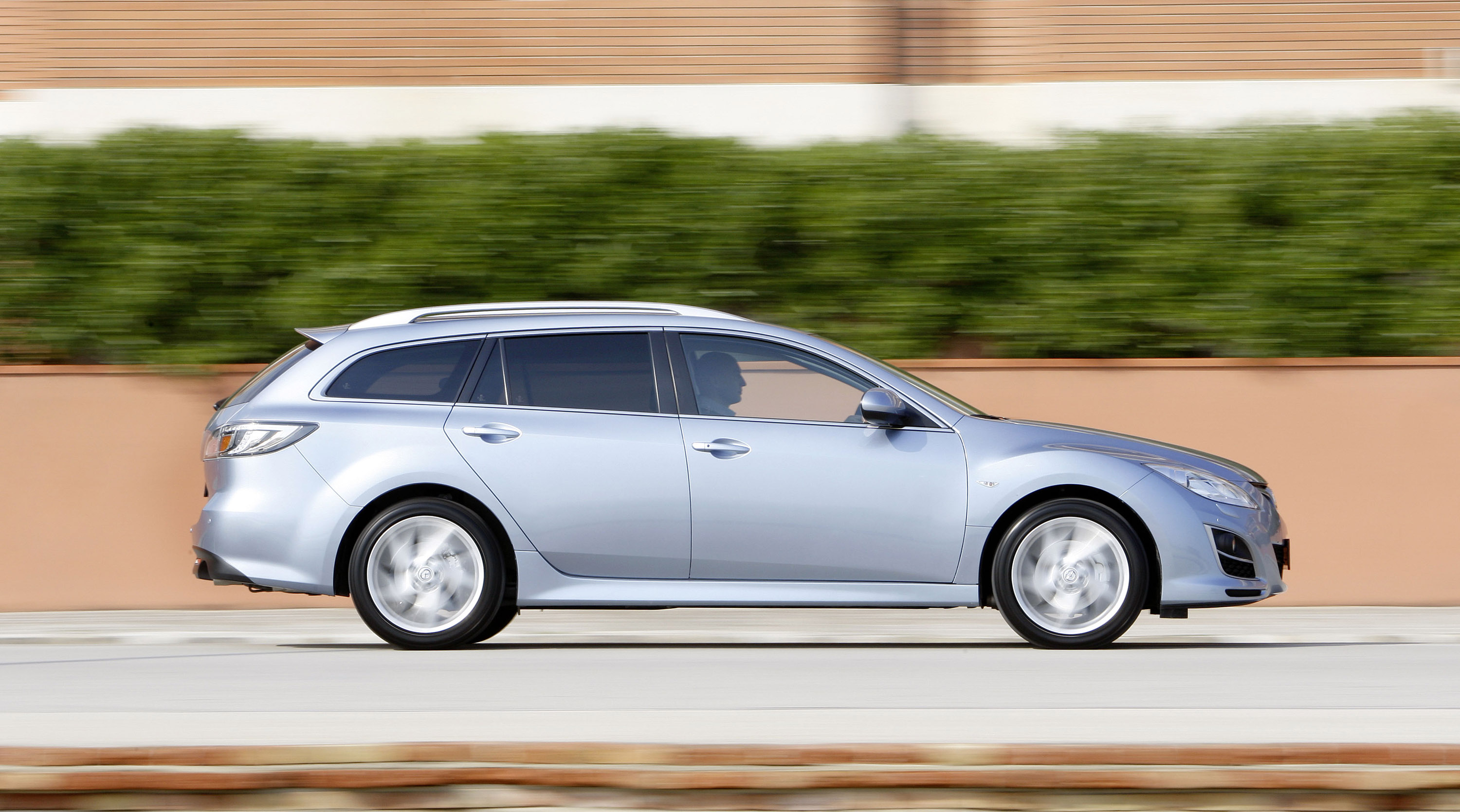 Mazda 6 Wagon photo #20