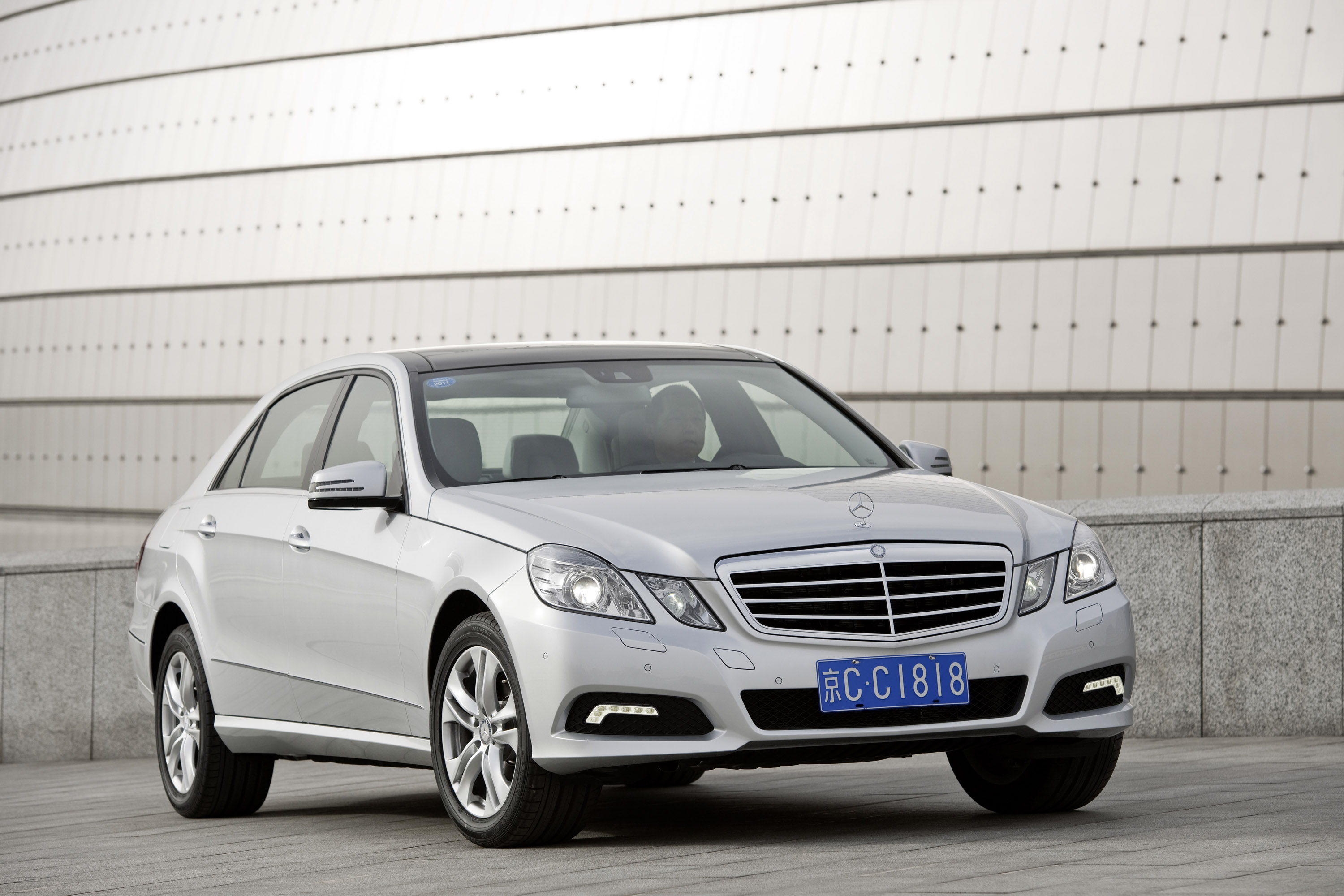 Mercedes-Benz E-Class L photo #1