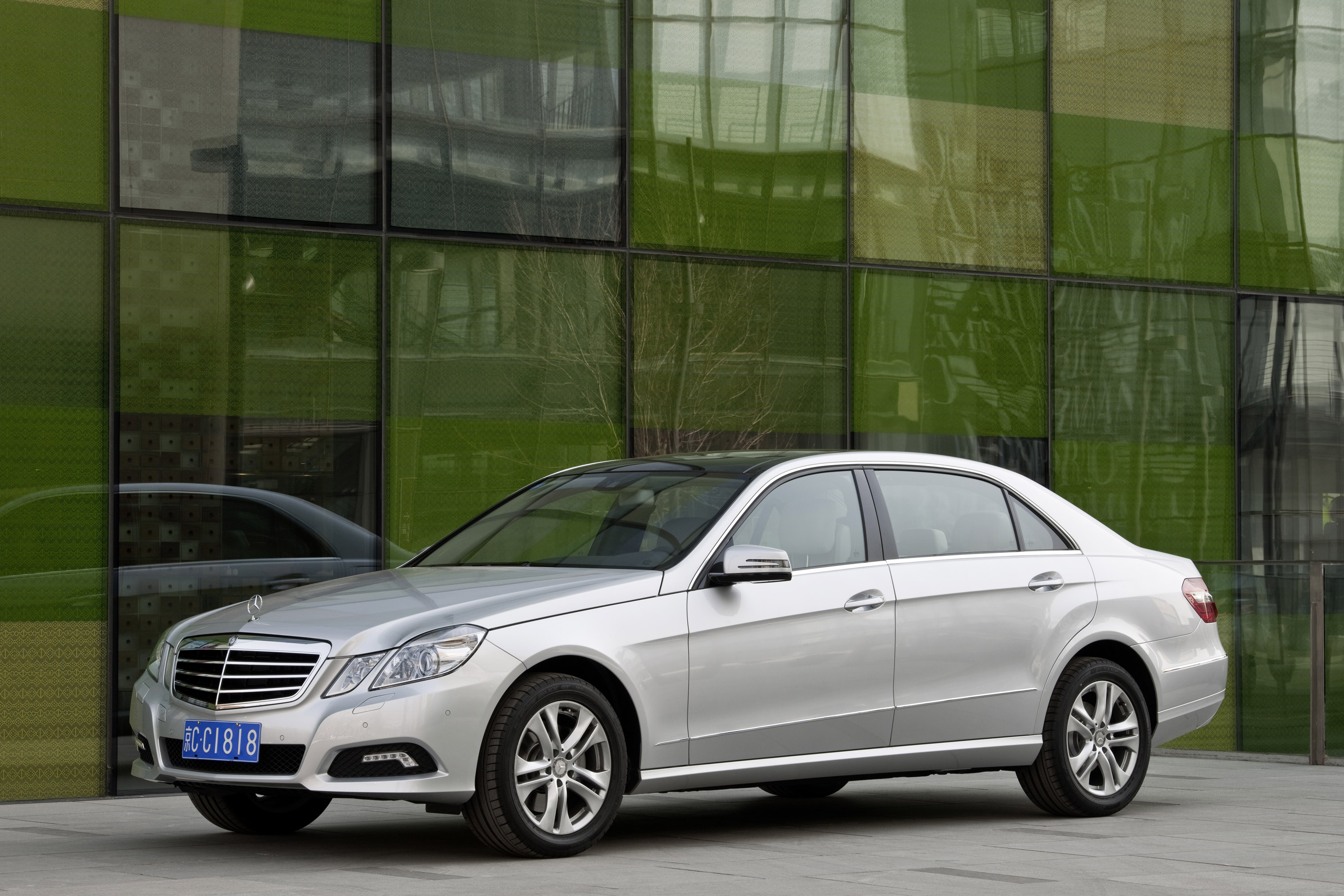 Mercedes-Benz E-Class L photo #2