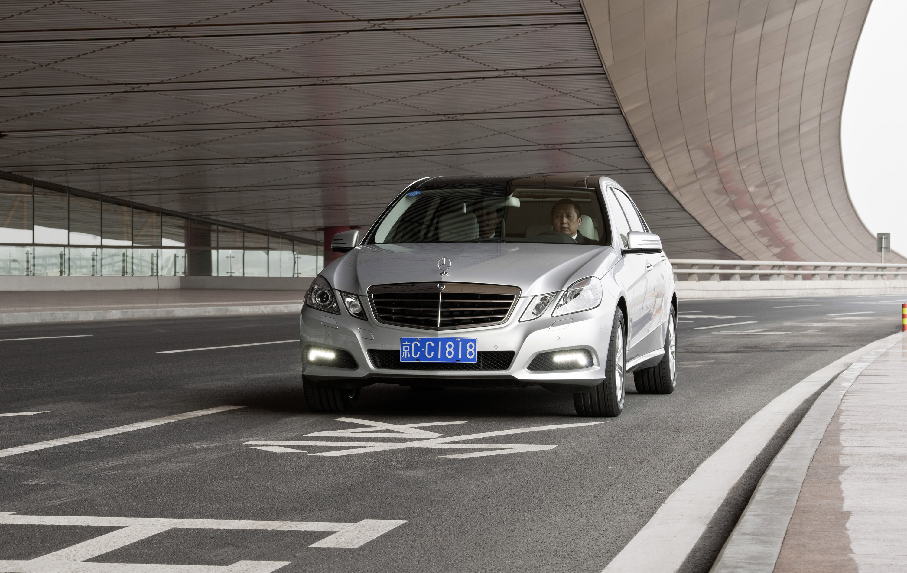 Mercedes-Benz E-Class L photo #3