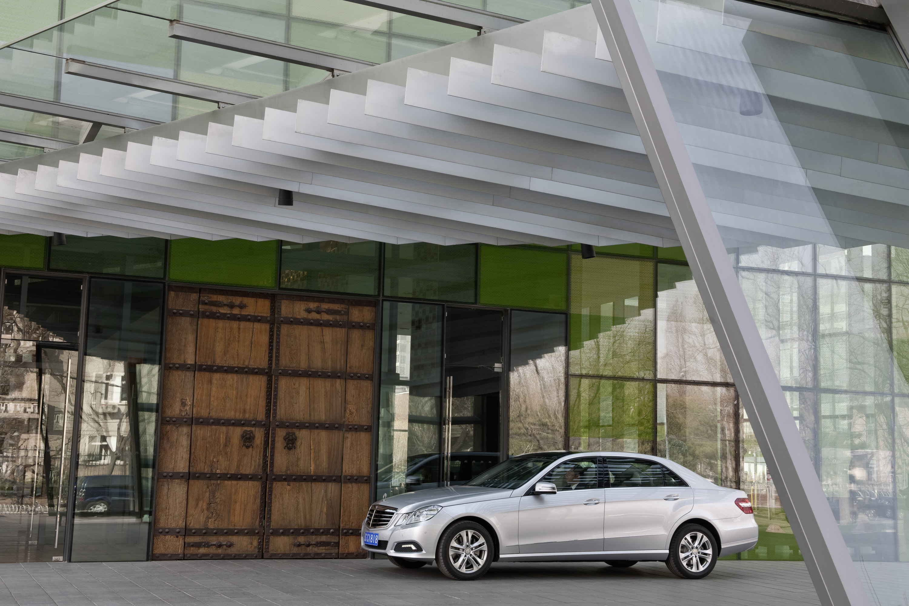 Mercedes-Benz E-Class L photo #4