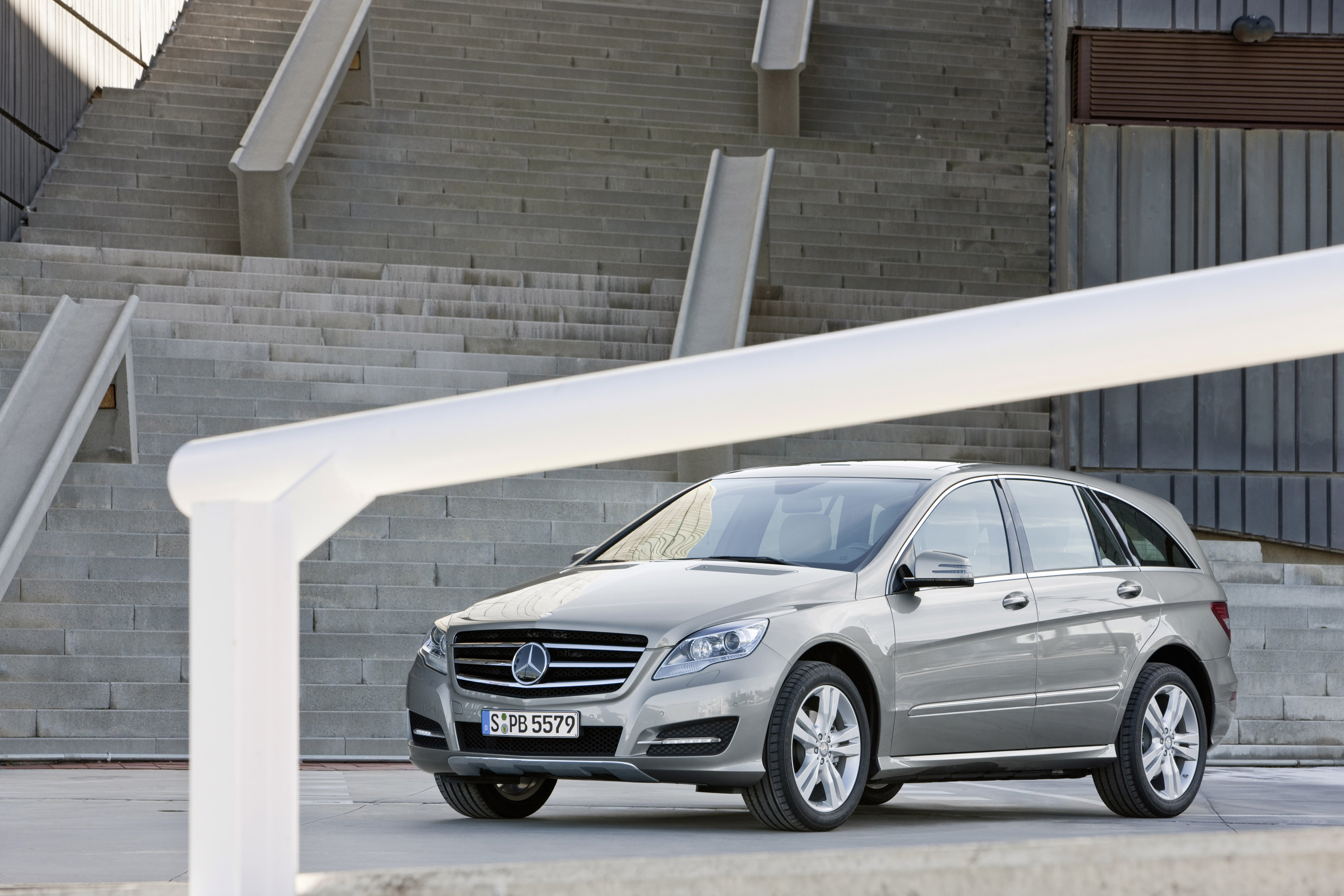 Mercedes-Benz R-Class photo #15