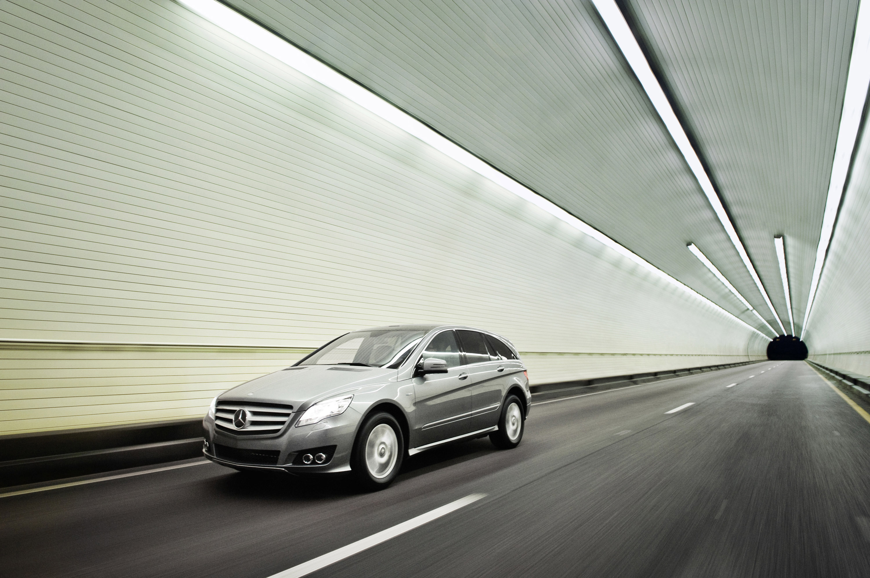 Mercedes-Benz R-Class photo #17