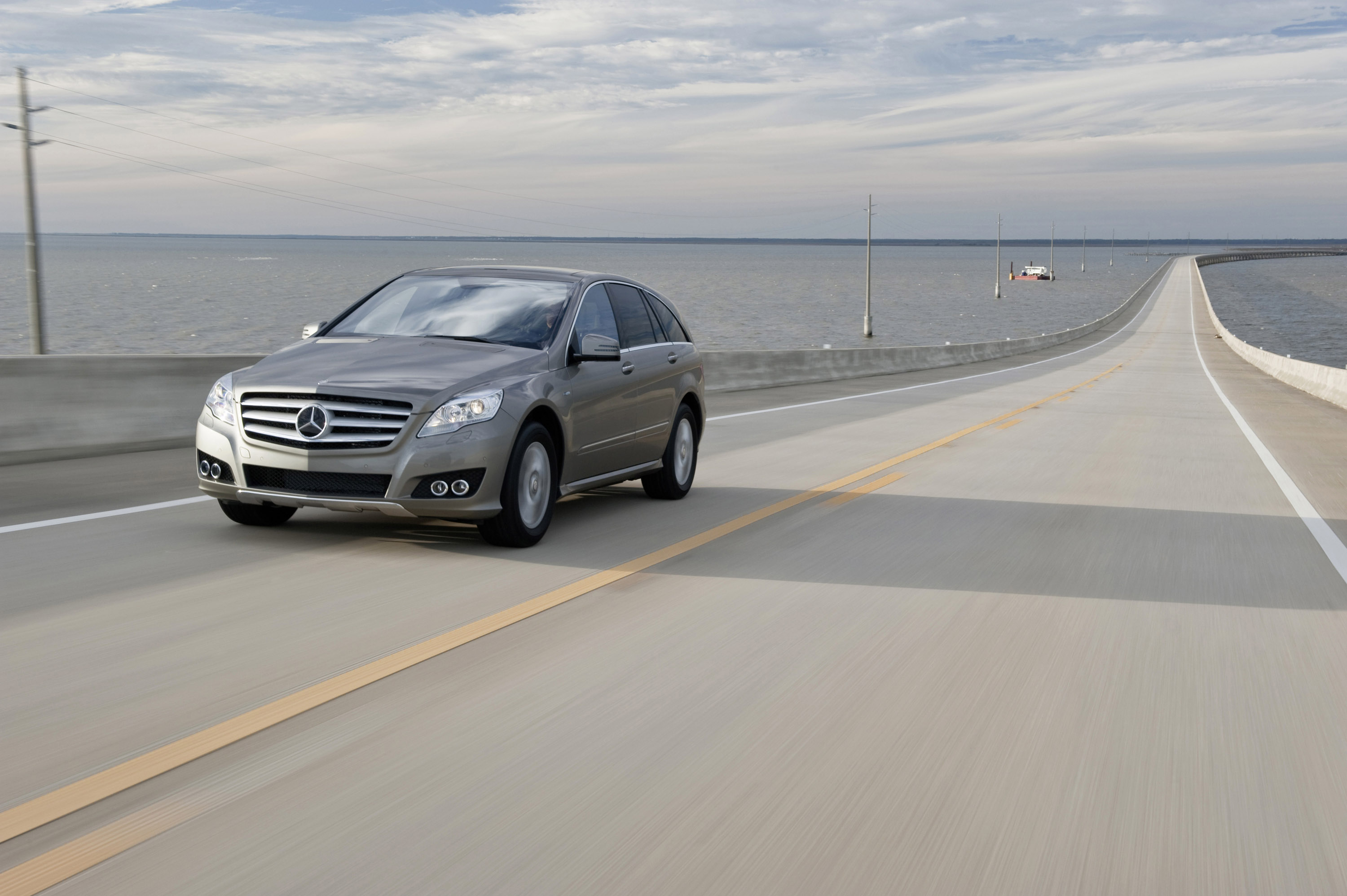 Mercedes-Benz R-Class photo #19