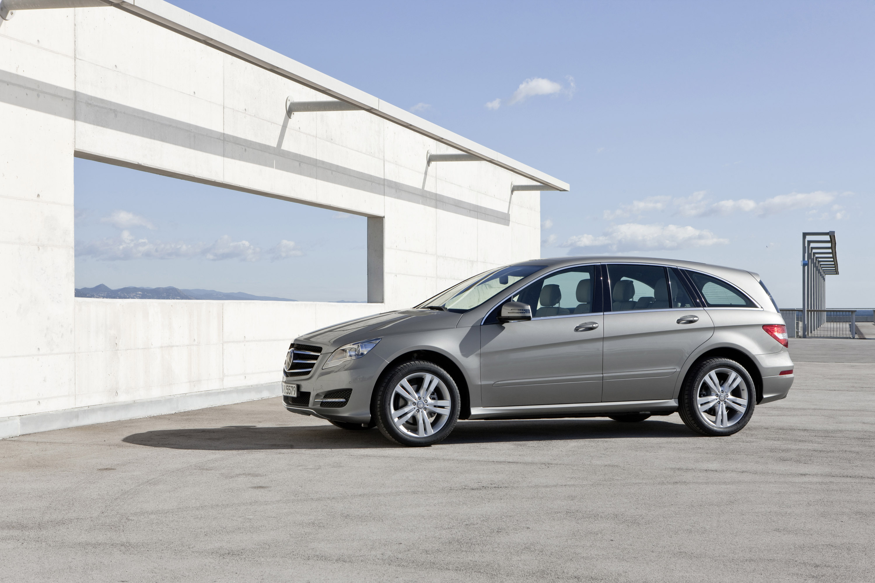 Mercedes-Benz R-Class photo #35