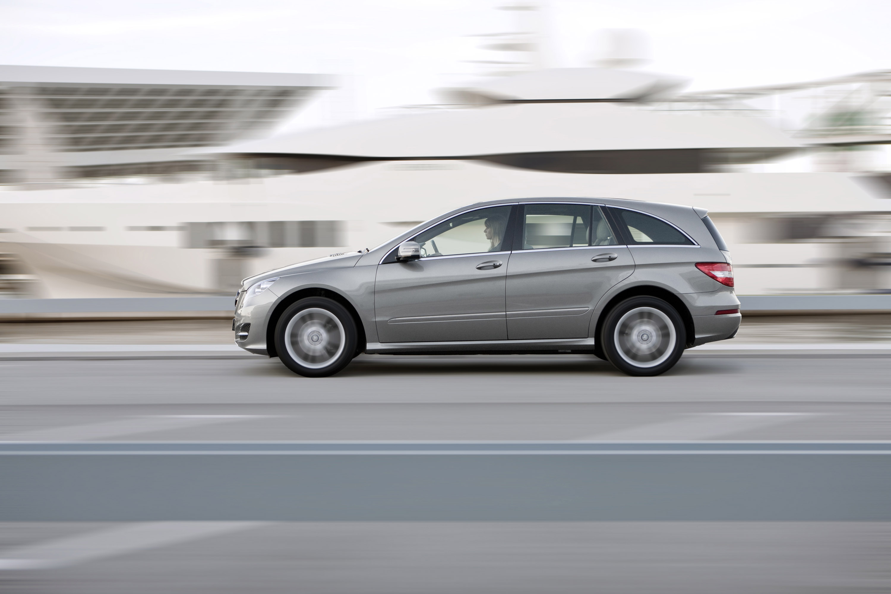 Mercedes-Benz R-Class photo #38