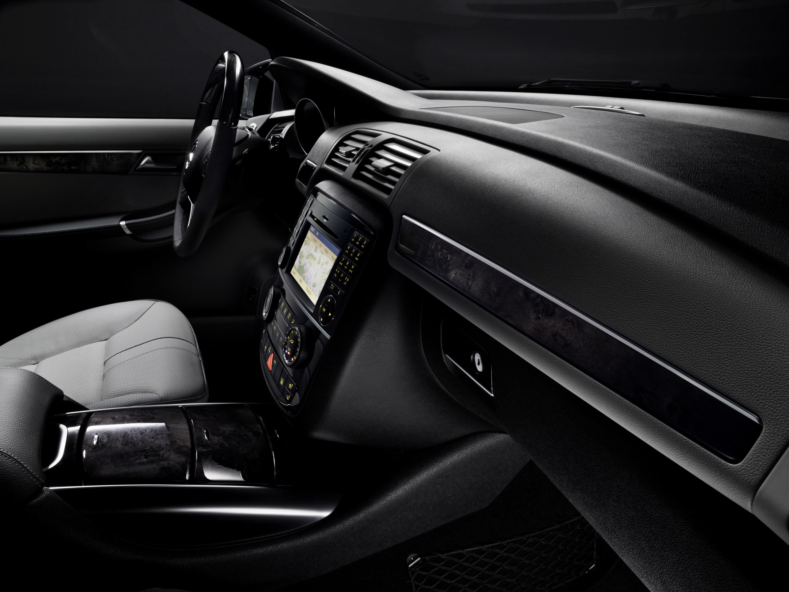 Mercedes-Benz R-Class photo #40