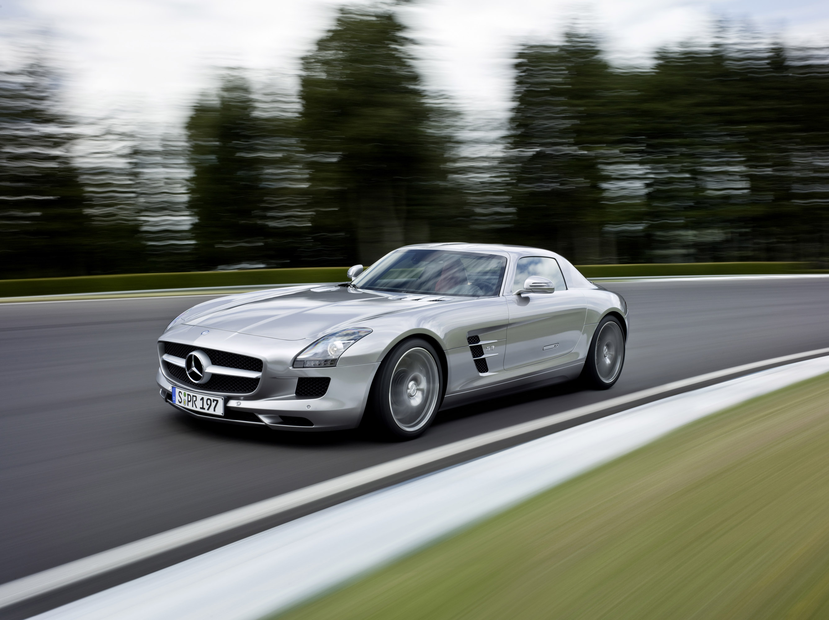 Mercedes-Benz SLS AMG photo #18