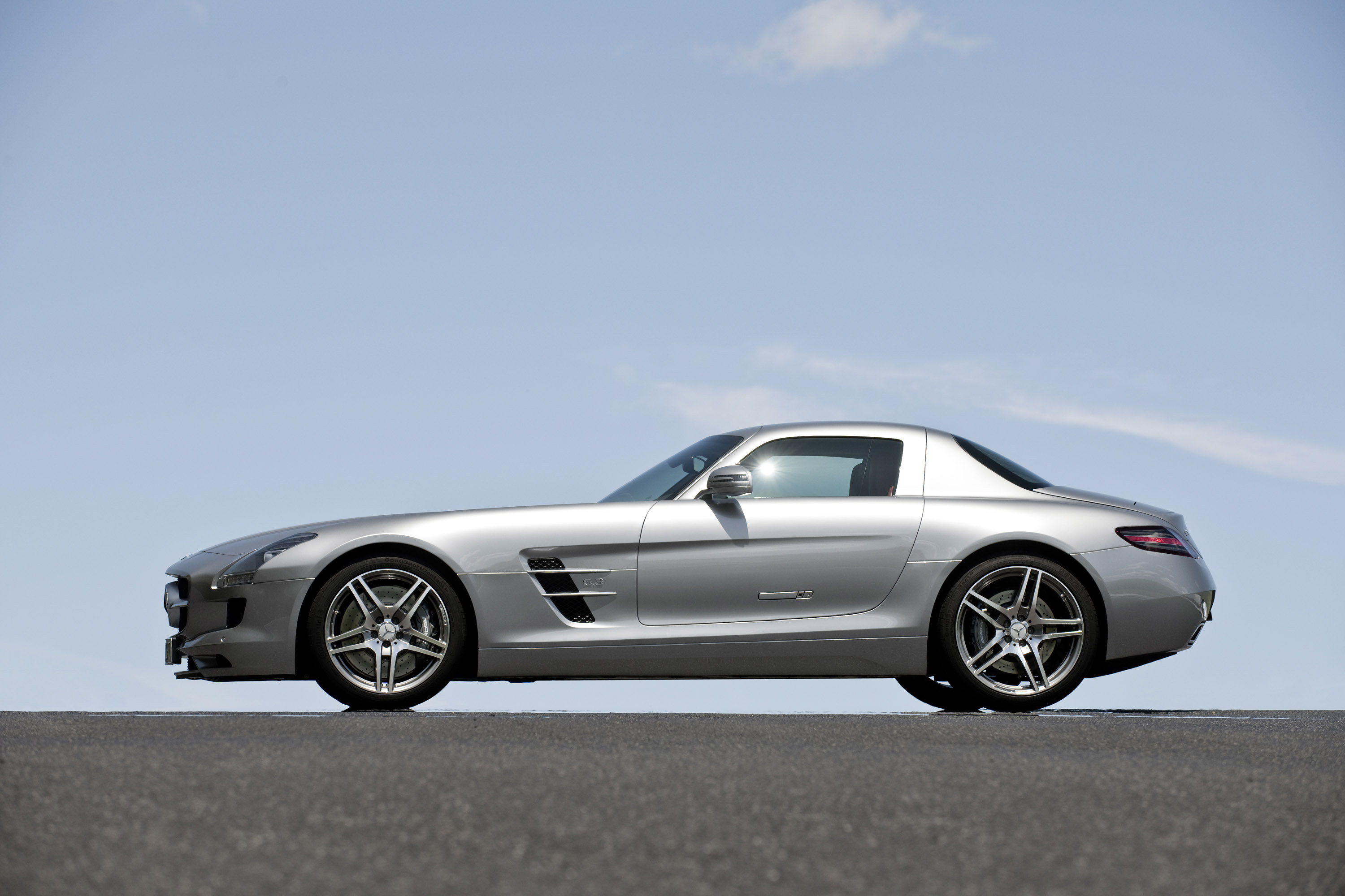Mercedes-Benz SLS AMG photo #23