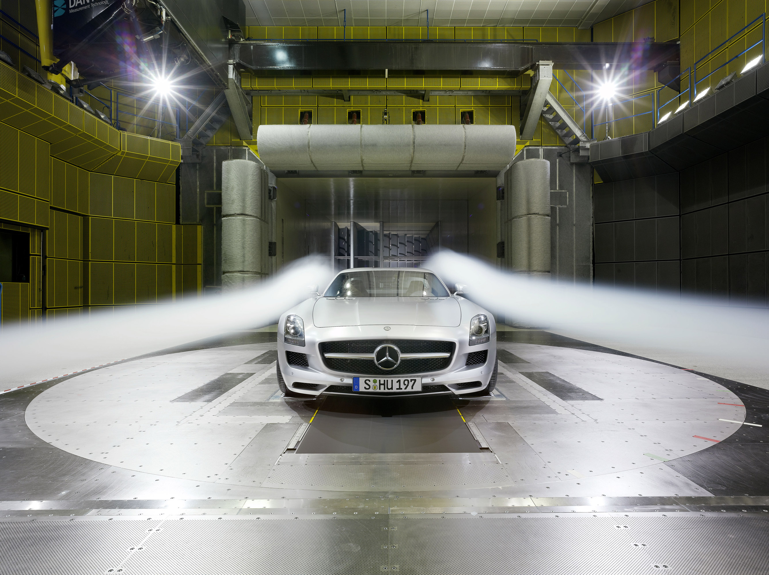 Mercedes-Benz SLS AMG photo #32