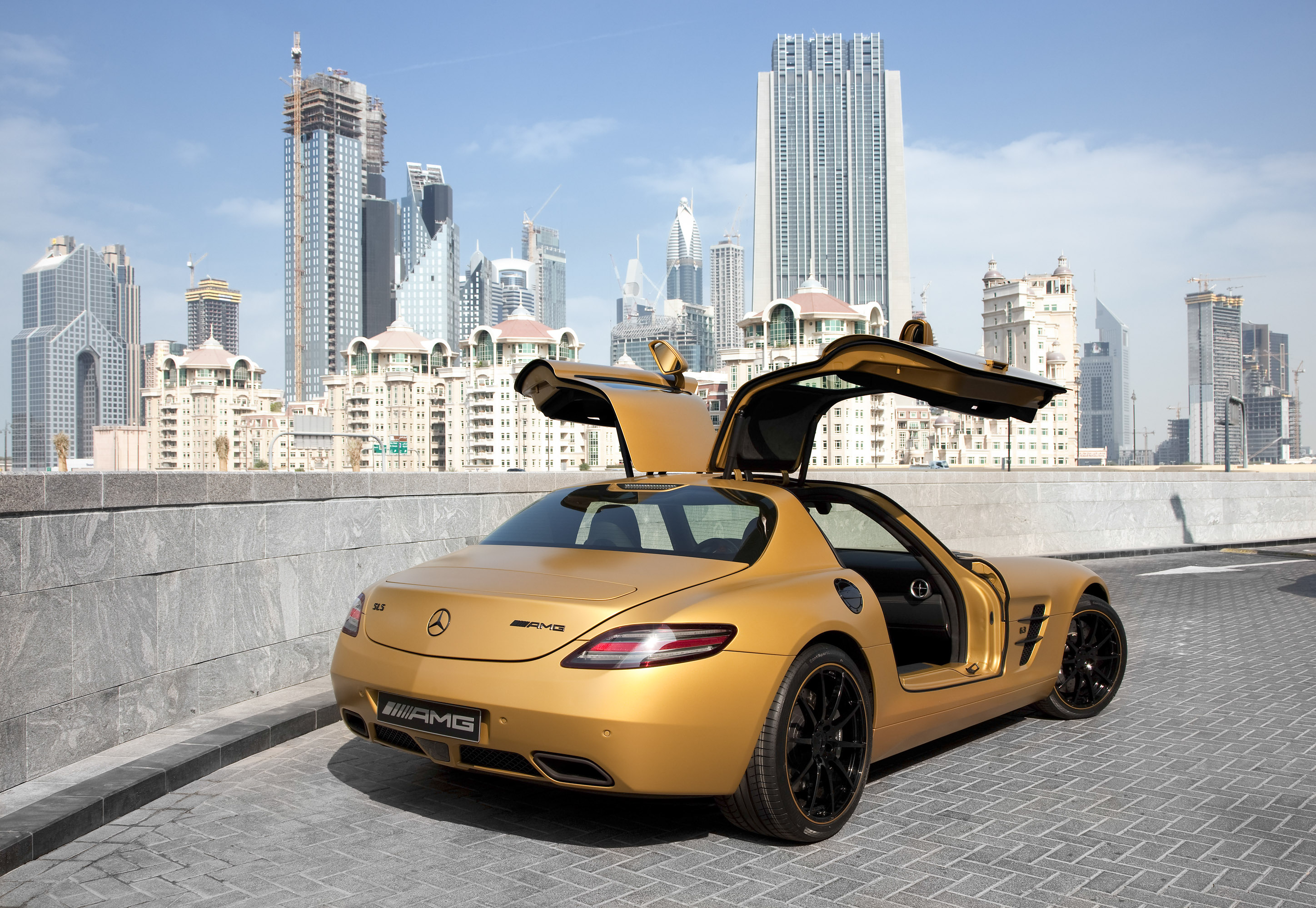 Дубайские машины. Mercedes-Benz-SLS-AMG. Мерседес SLS AMG Gold. Mercedes AMG SLS Desert Gold. 2010 Mercedes Benz SLS AMG Desert.