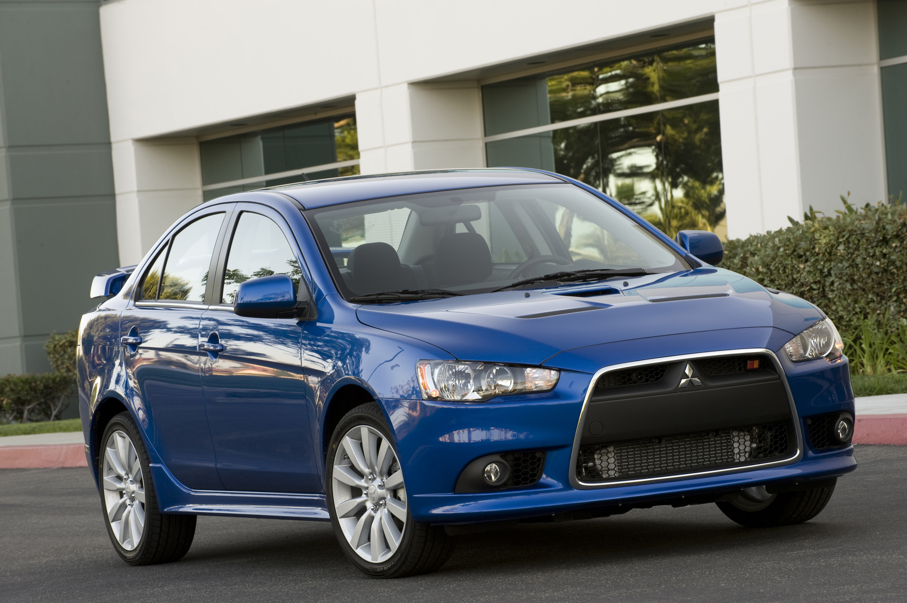 Mitsubishi Lancer photo #2