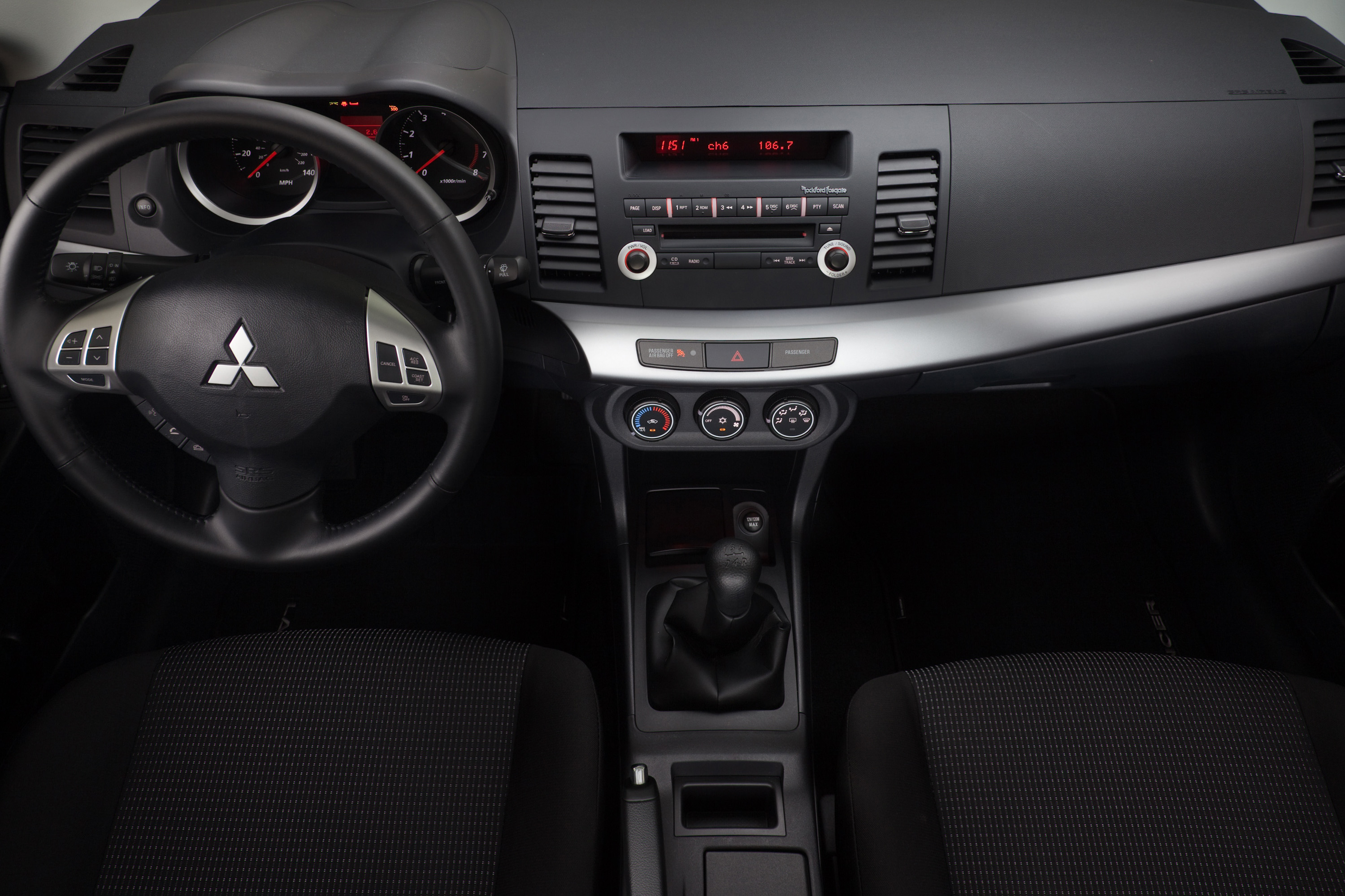 Mitsubishi Lancer photo #22