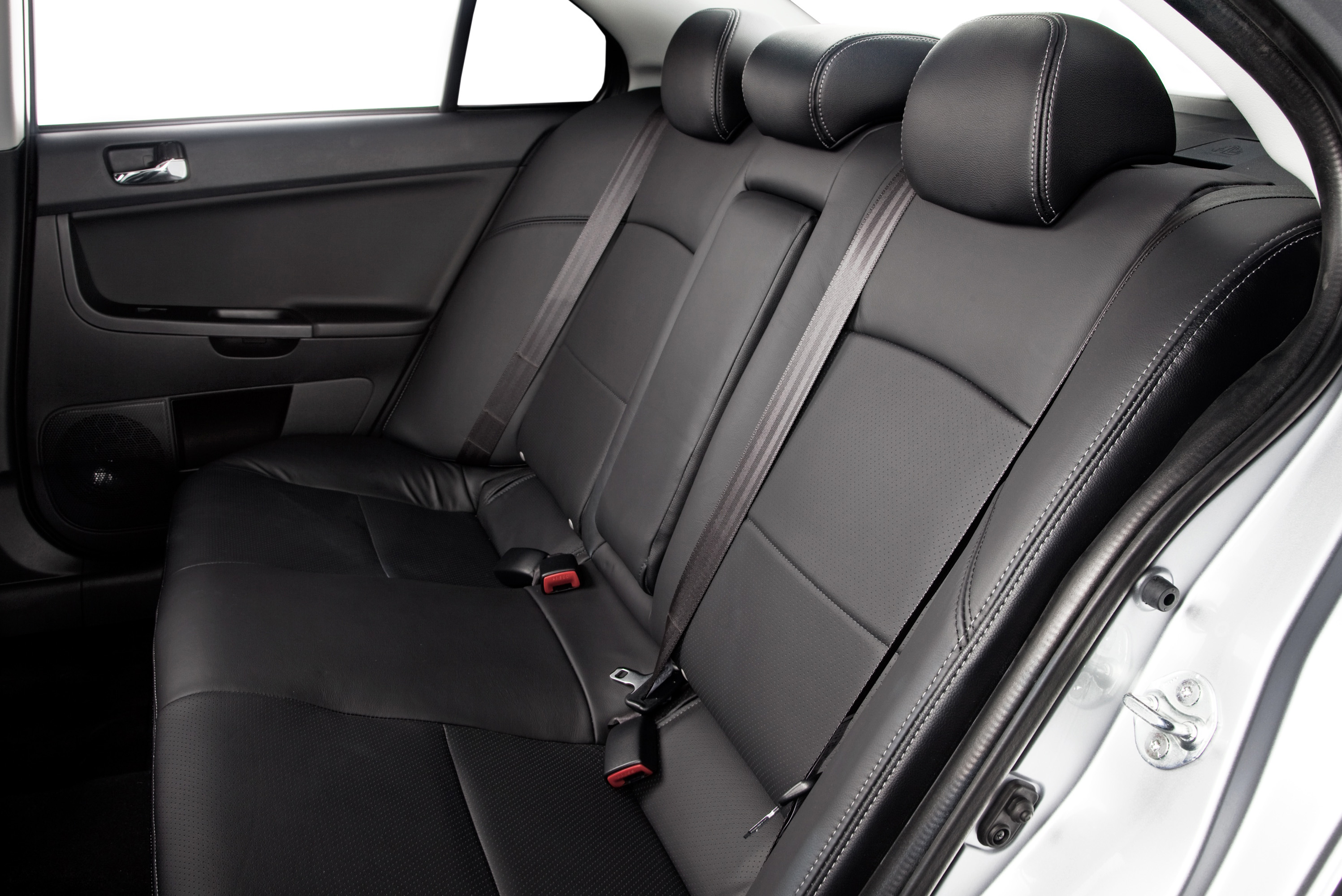 Mitsubishi Lancer photo #28