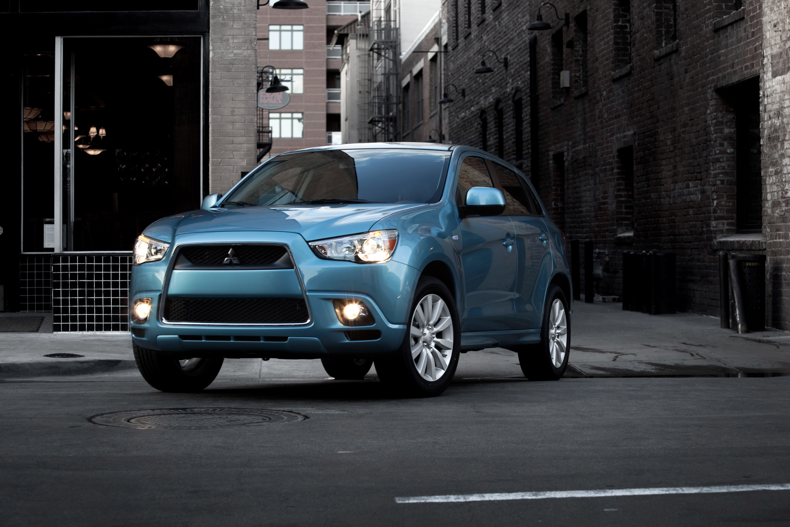 Mitsubishi Outlander Sport photo #1