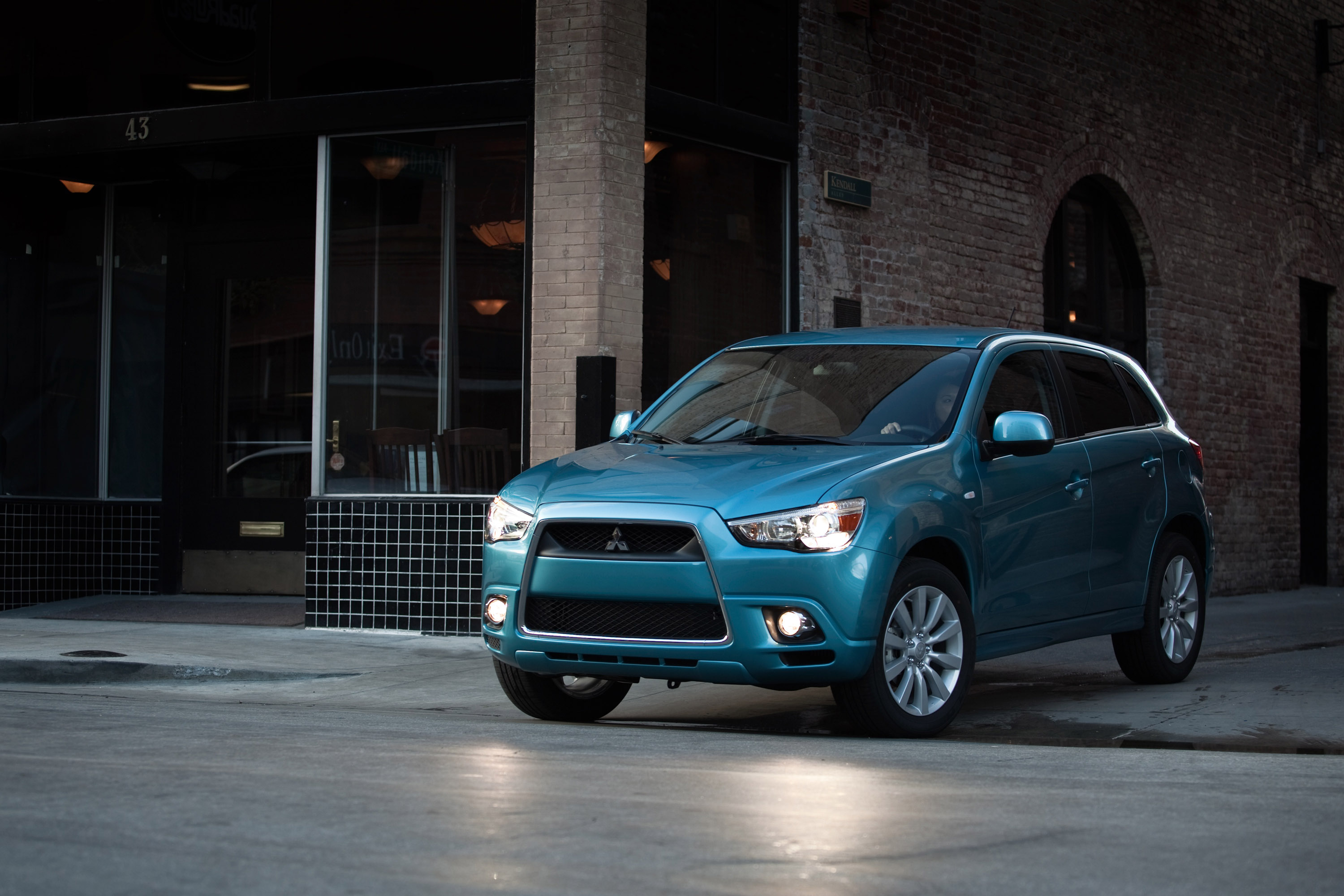 Mitsubishi Outlander Sport photo #2