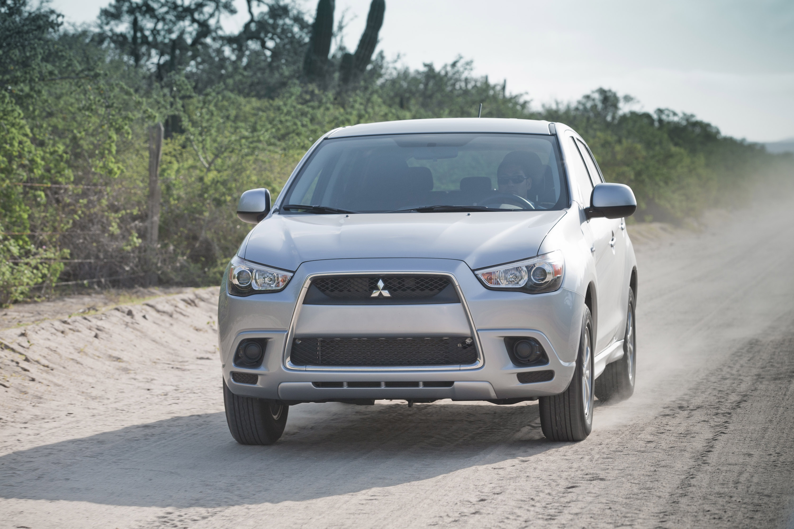 Mitsubishi Outlander Sport photo #11