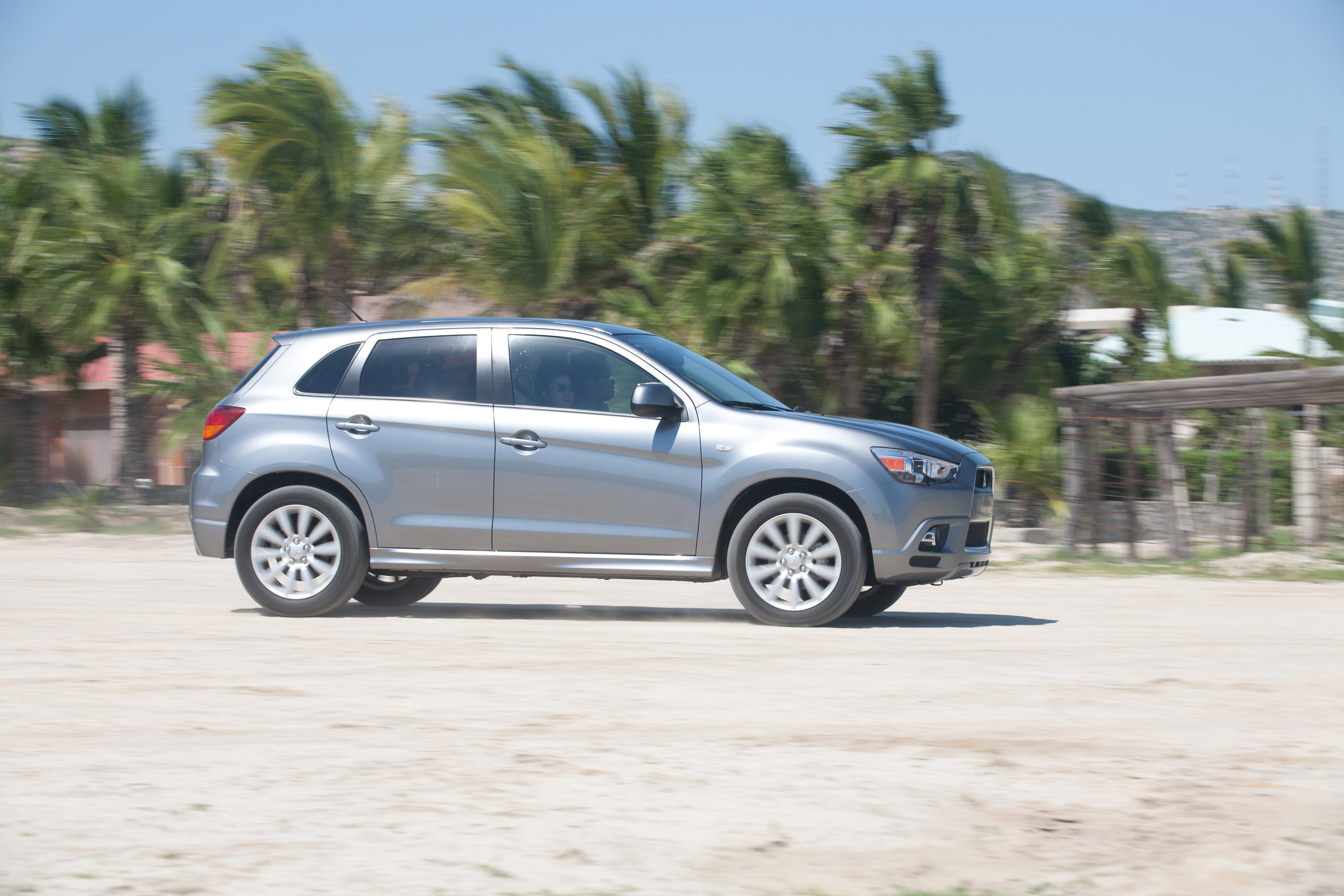 Mitsubishi Outlander Sport photo #22