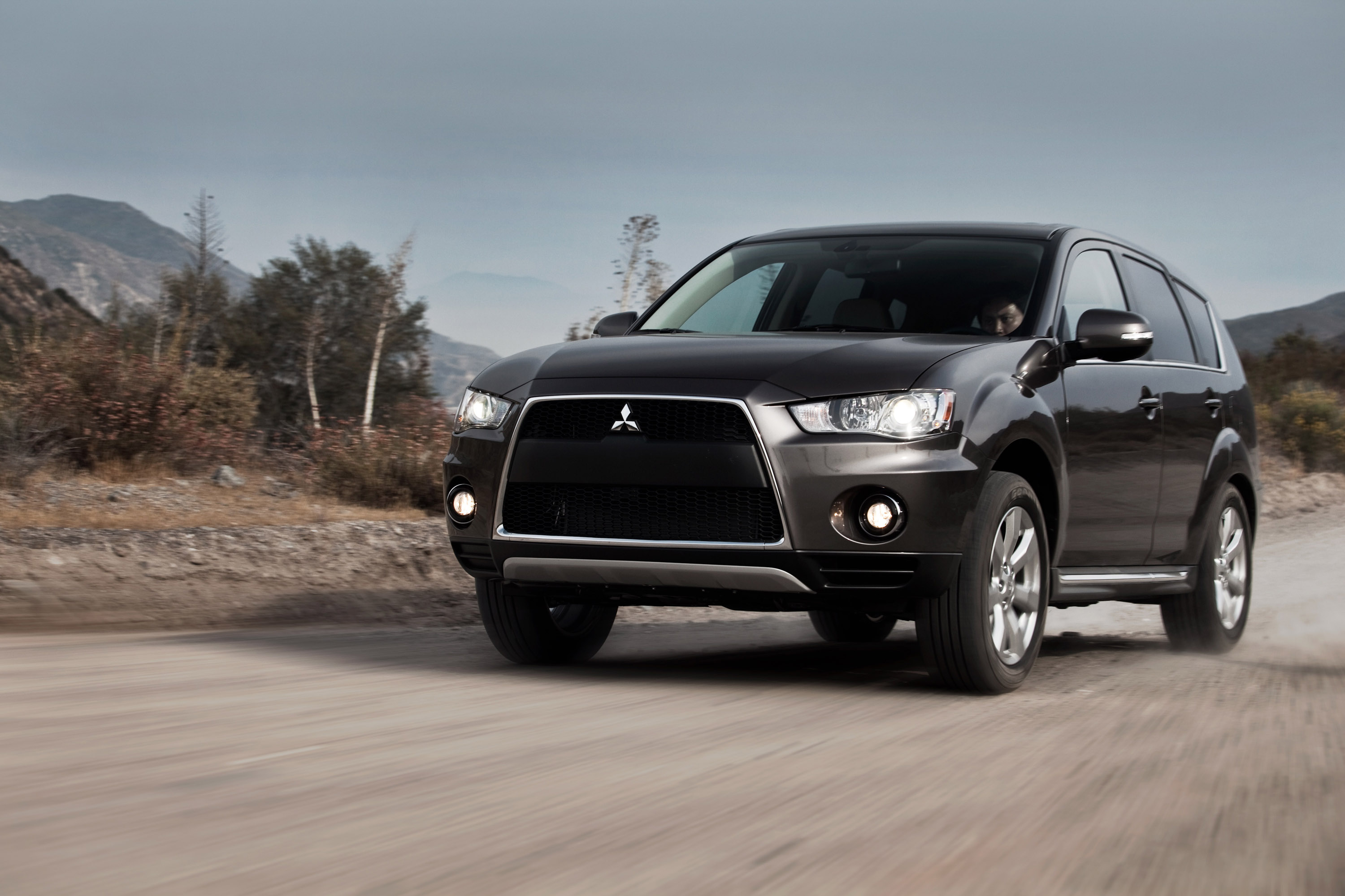 Mitsubishi Outlander photo #3