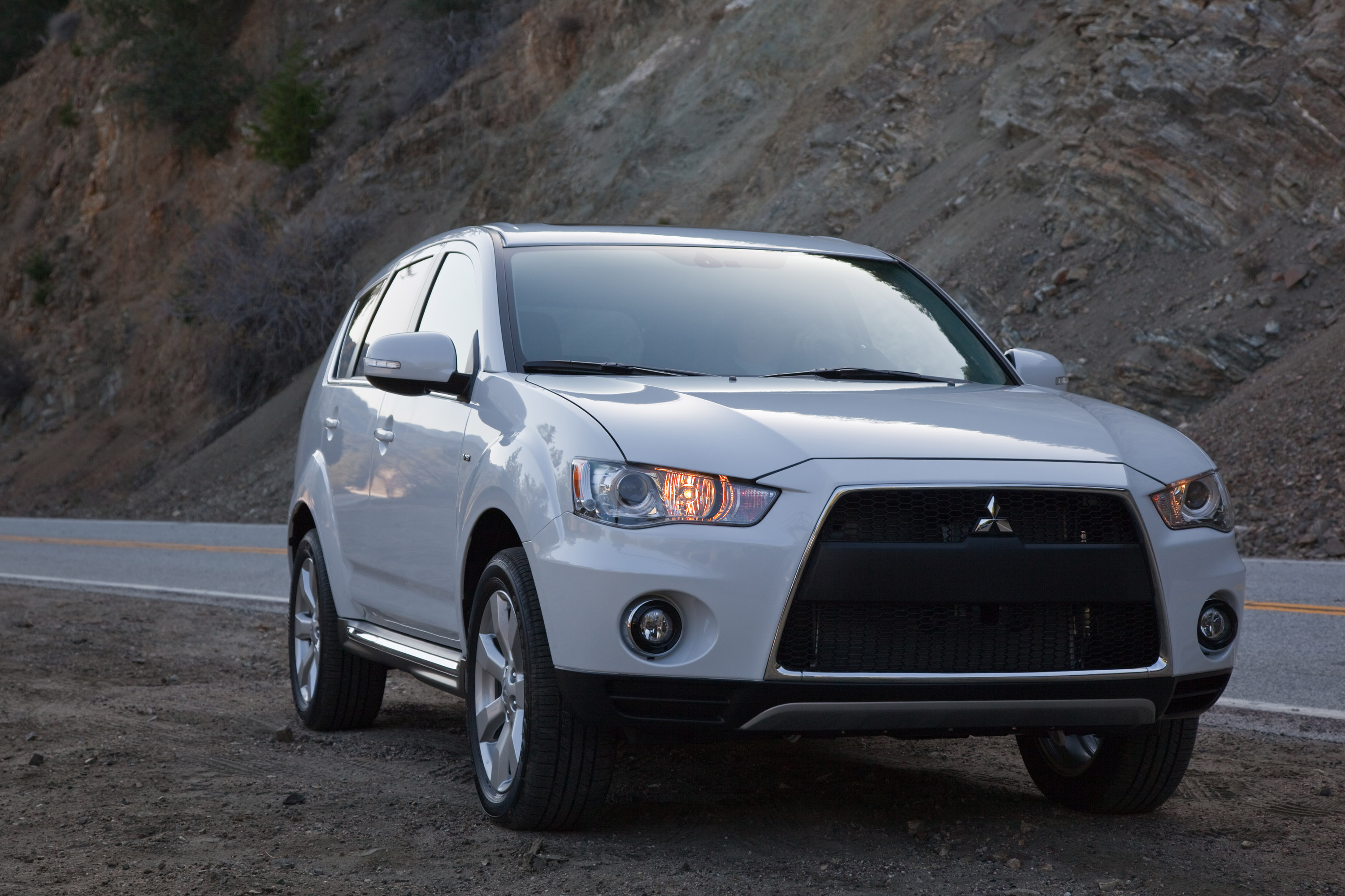 Mitsubishi Outlander photo #4