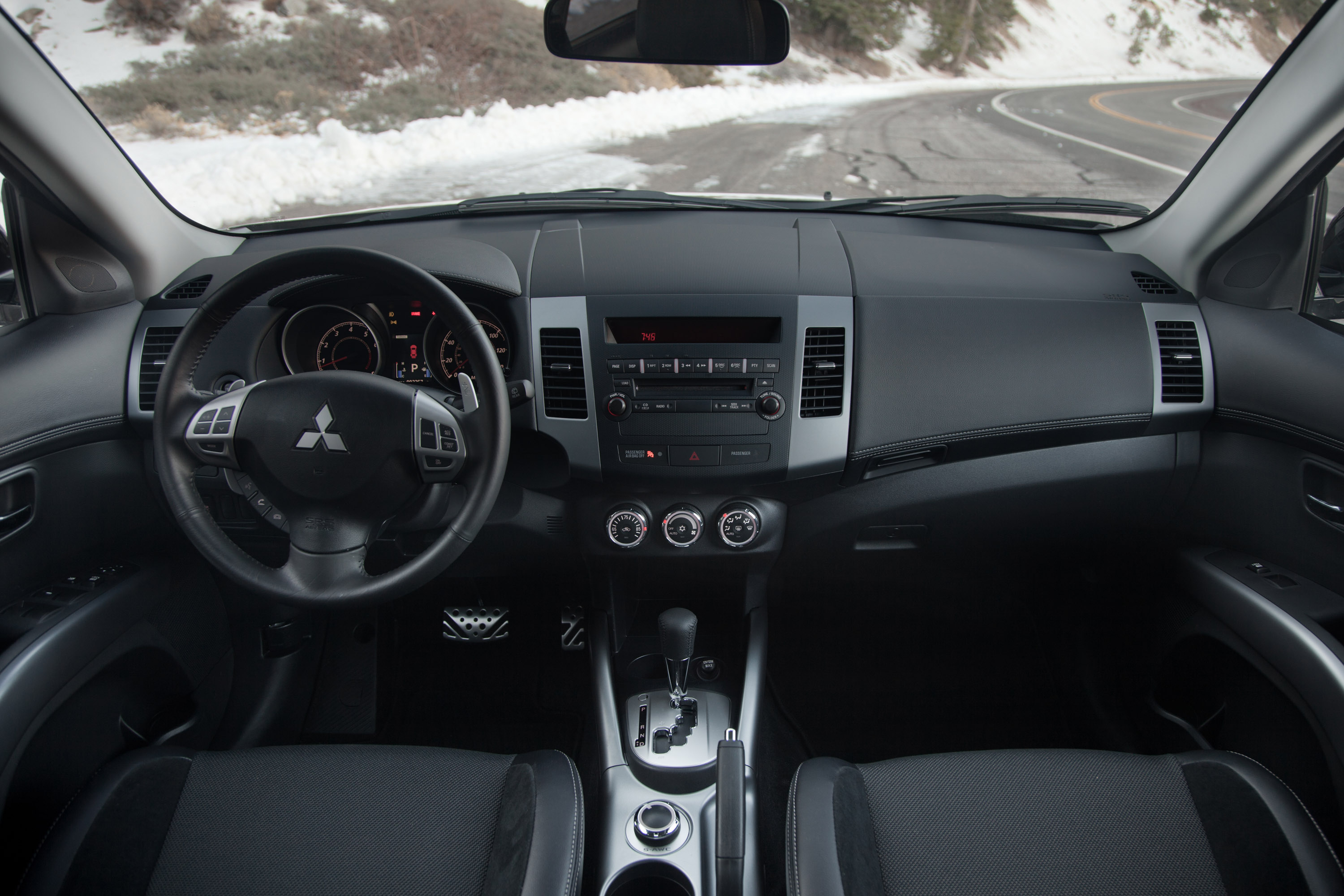 Mitsubishi Outlander photo #22