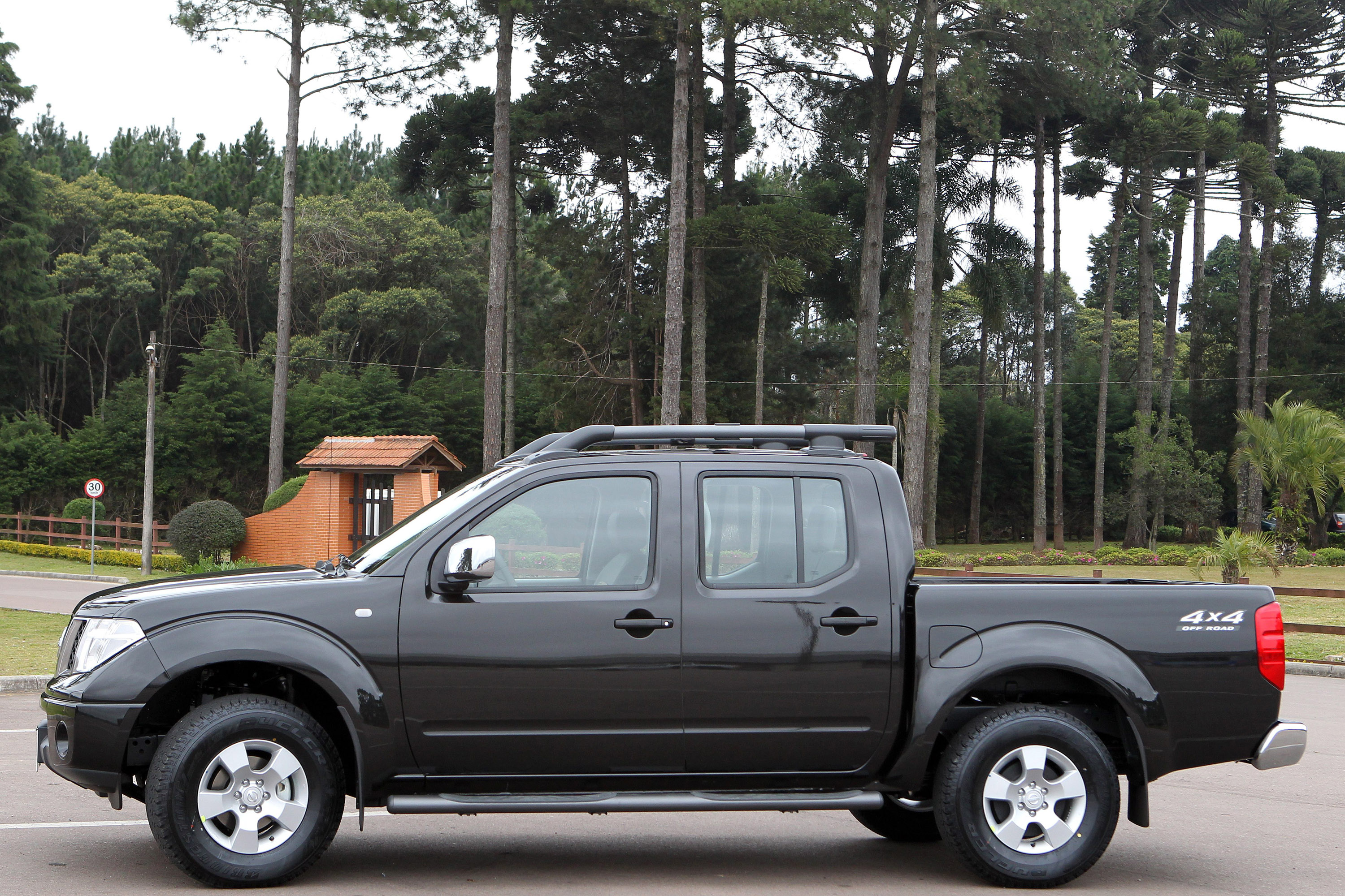 Nissan Frontier photo #9