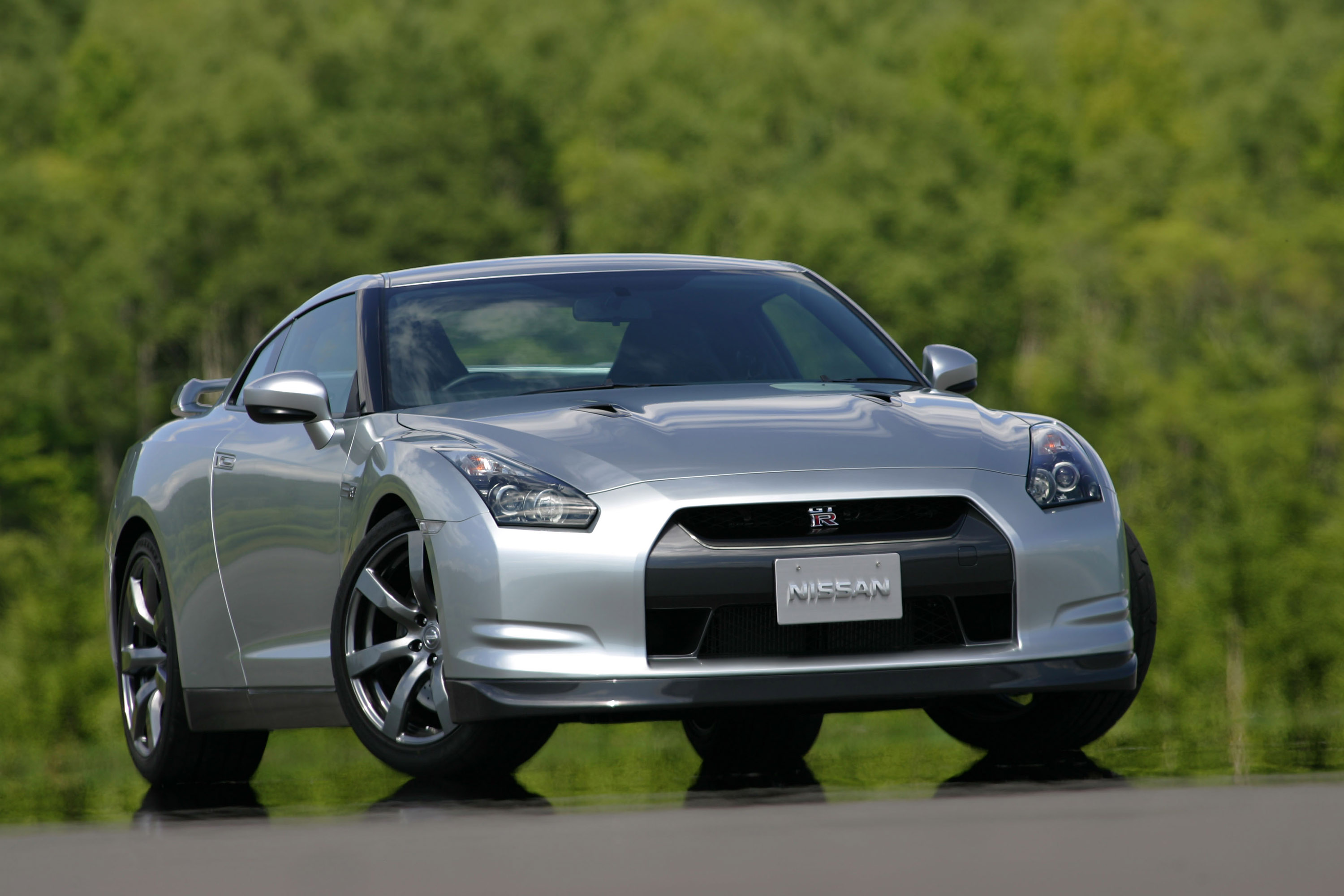Nissan GT-R photo #1