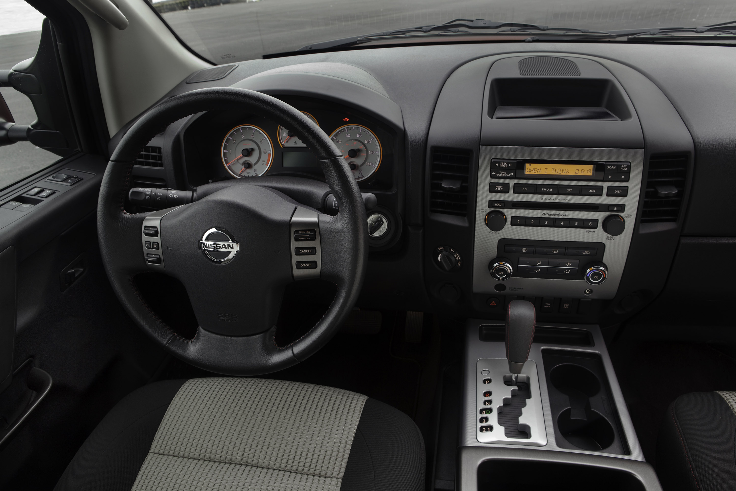 Nissan Titan photo #28