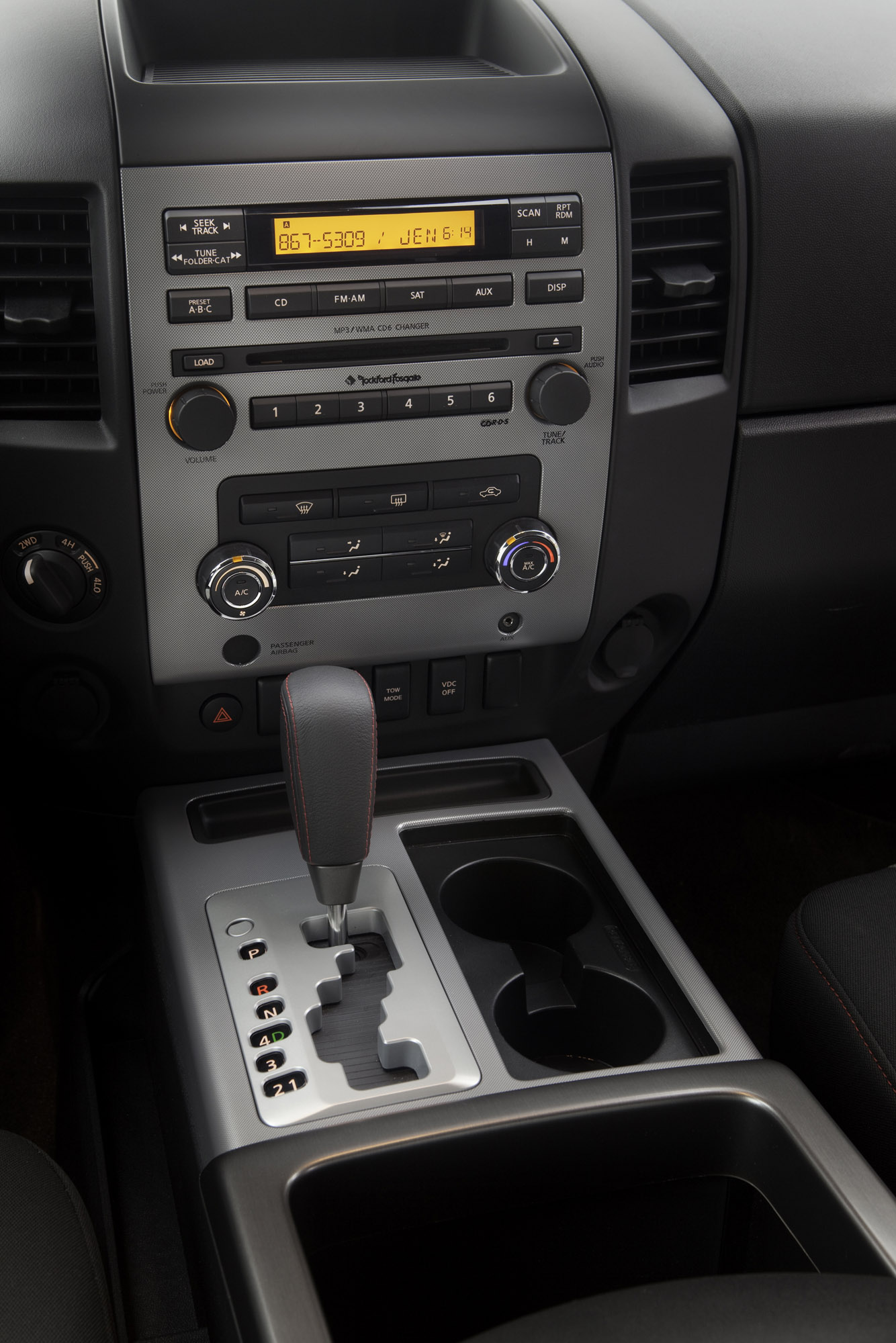 Nissan Titan photo #29