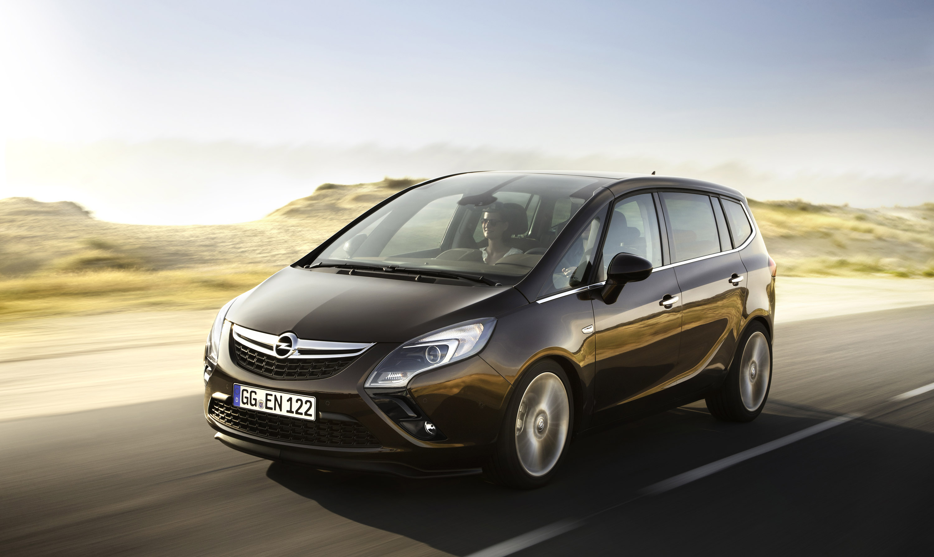 Opel Zafira Tourer photo #2