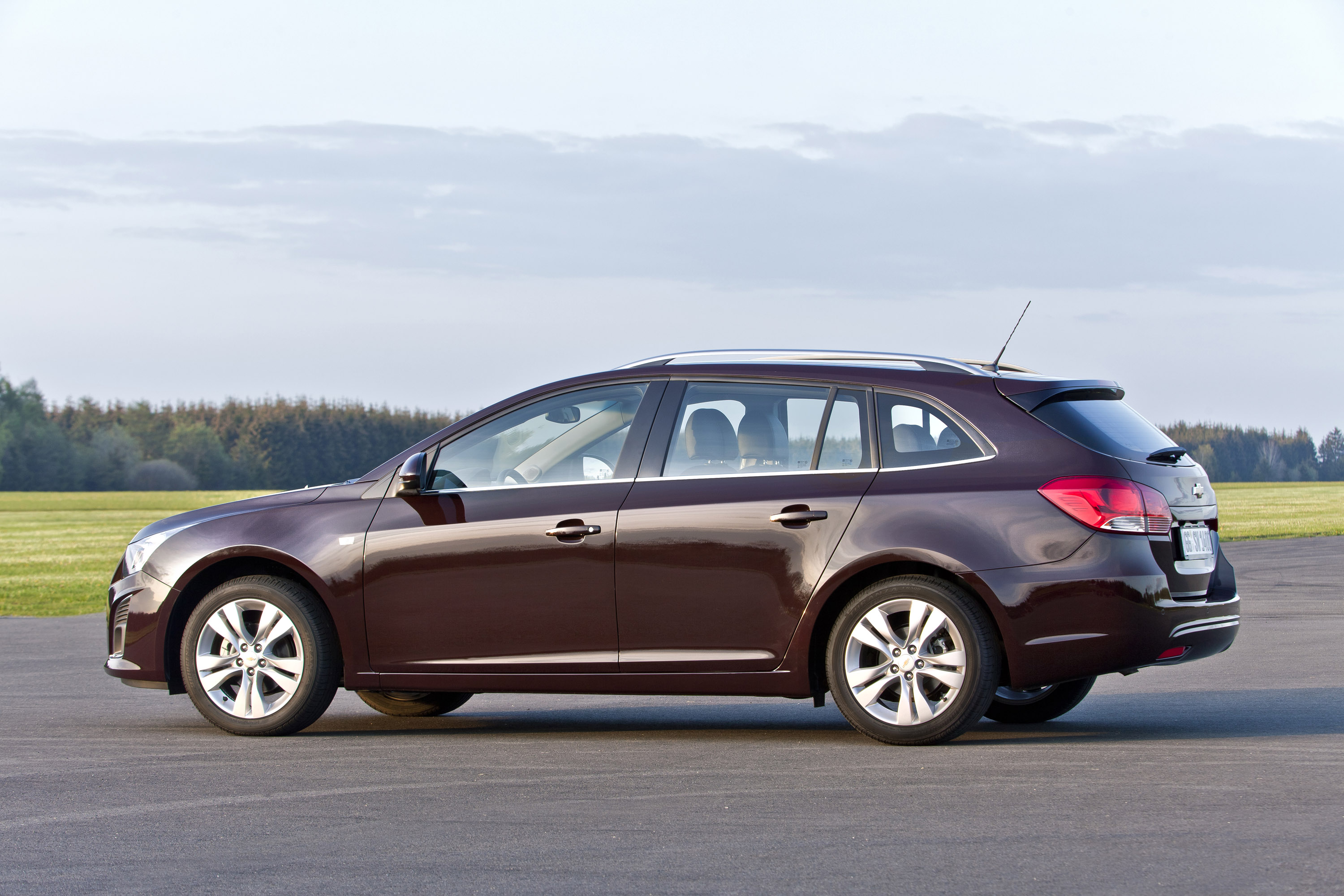 Chevrolet Cruze Wagon photo #16