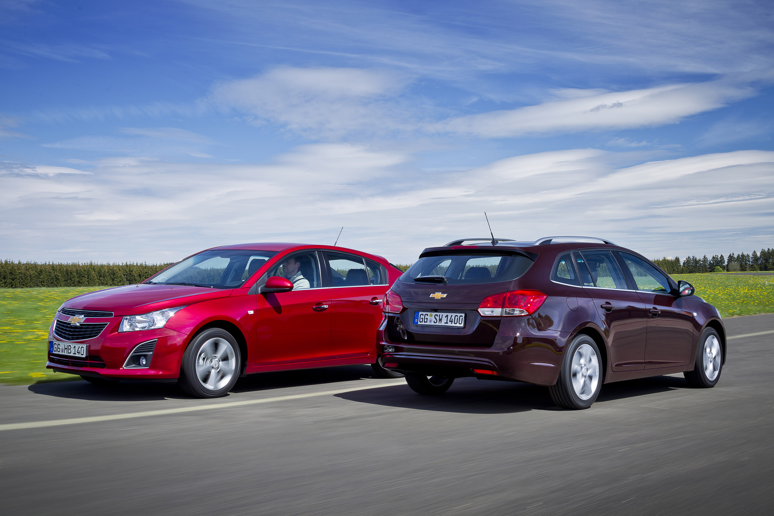 Плюсы хэтчбека. Cruze Chevrolet хэтчбек и универсал. Chevrolet Cruze Station Wagon. Шевроле Круз универсал седан. Шевроле Круз универсал красный.