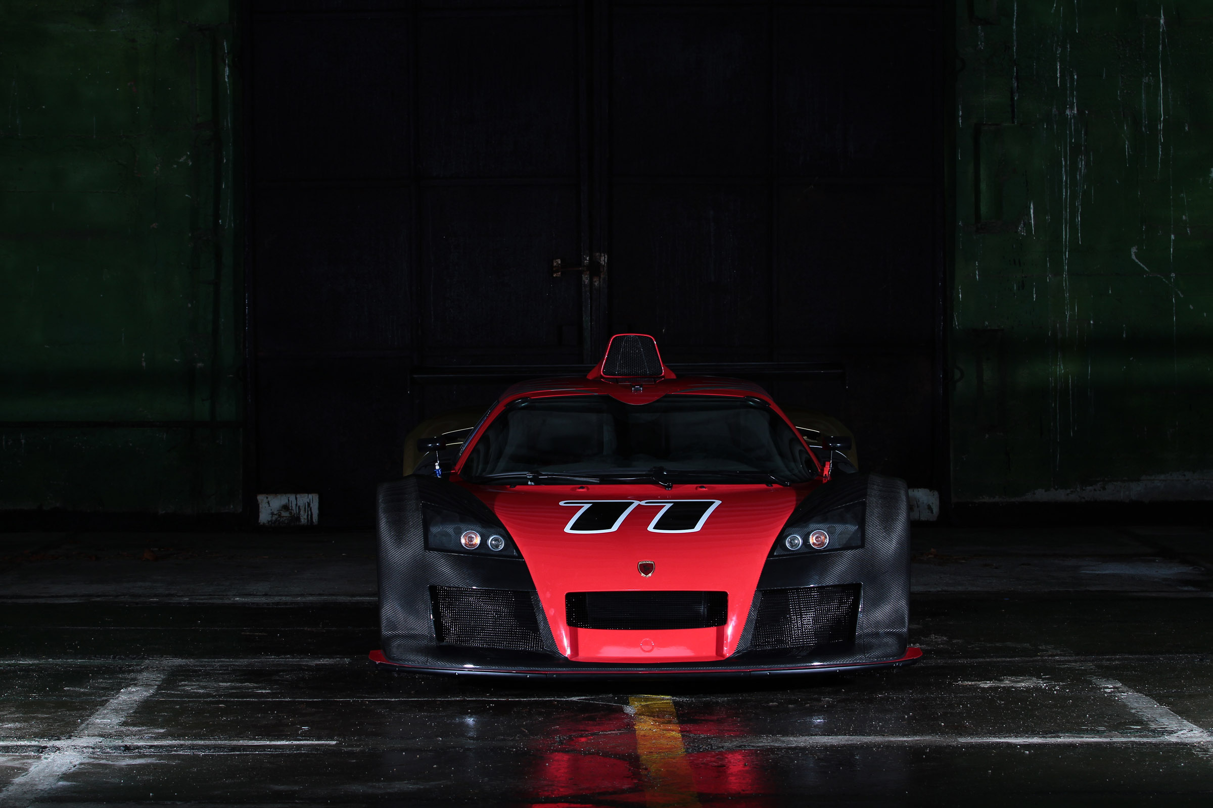 Gumpert Apollo R photo #2