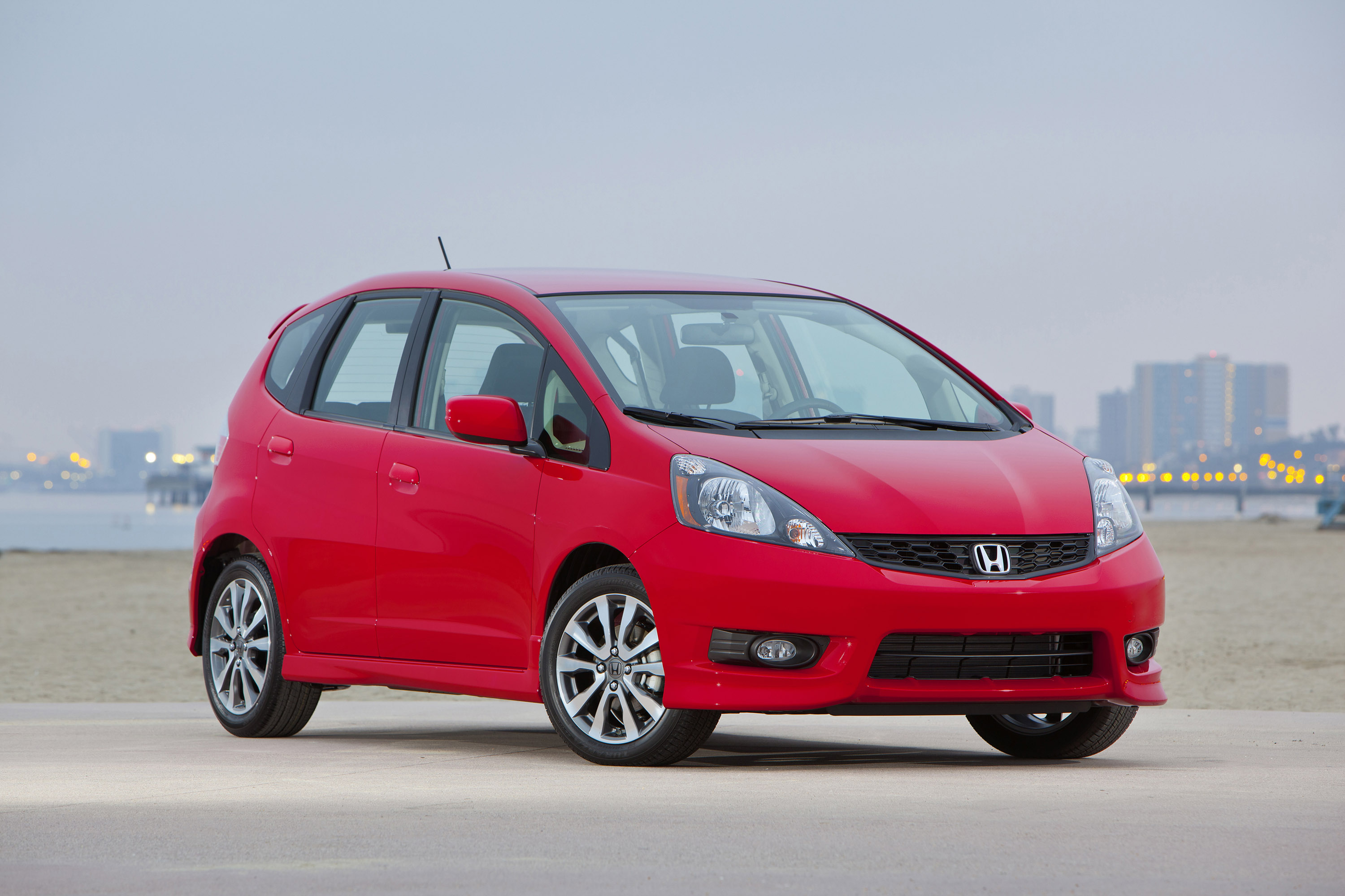 Хонда фит абакан. Honda Fit 2000. Honda Fit праворукая. Honda Fit 2012. Honda Fit 2011.