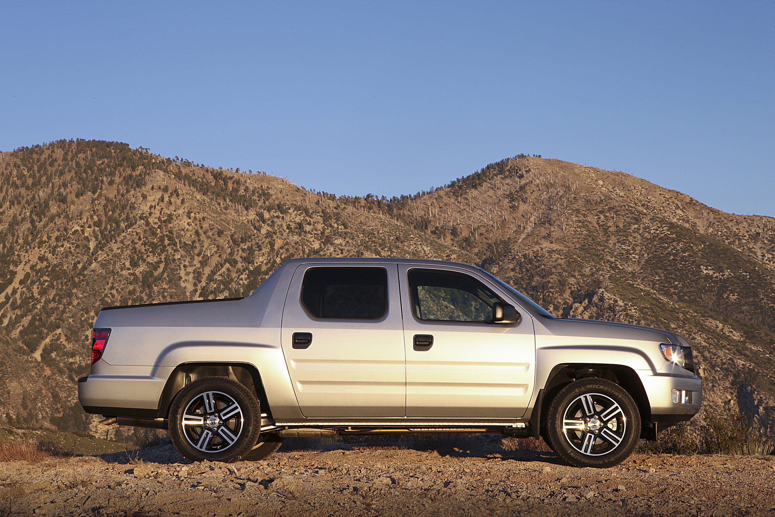 Honda Ridgeline Sport photo #17