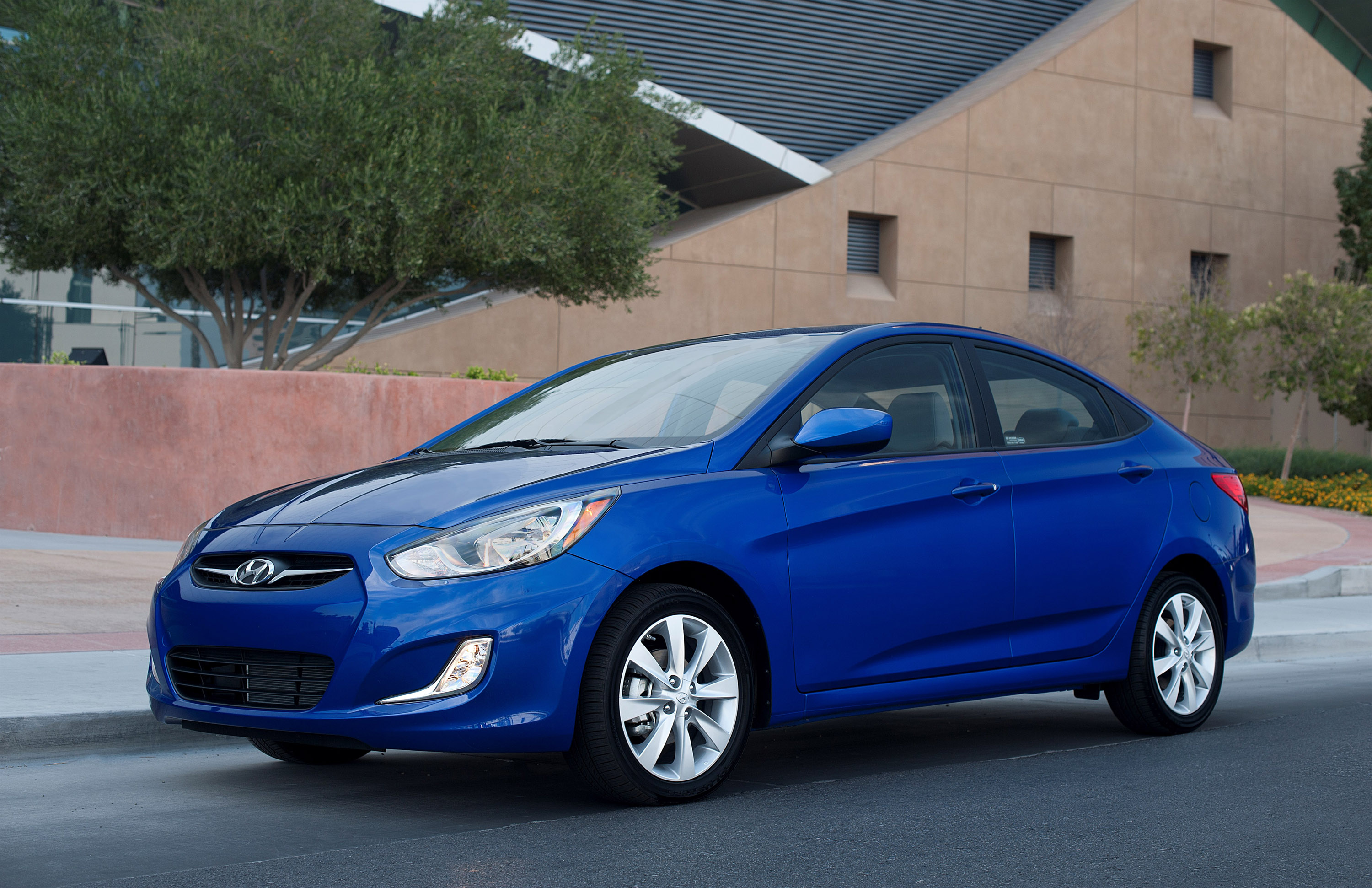 2012 Hyundai Accent HD Pictures