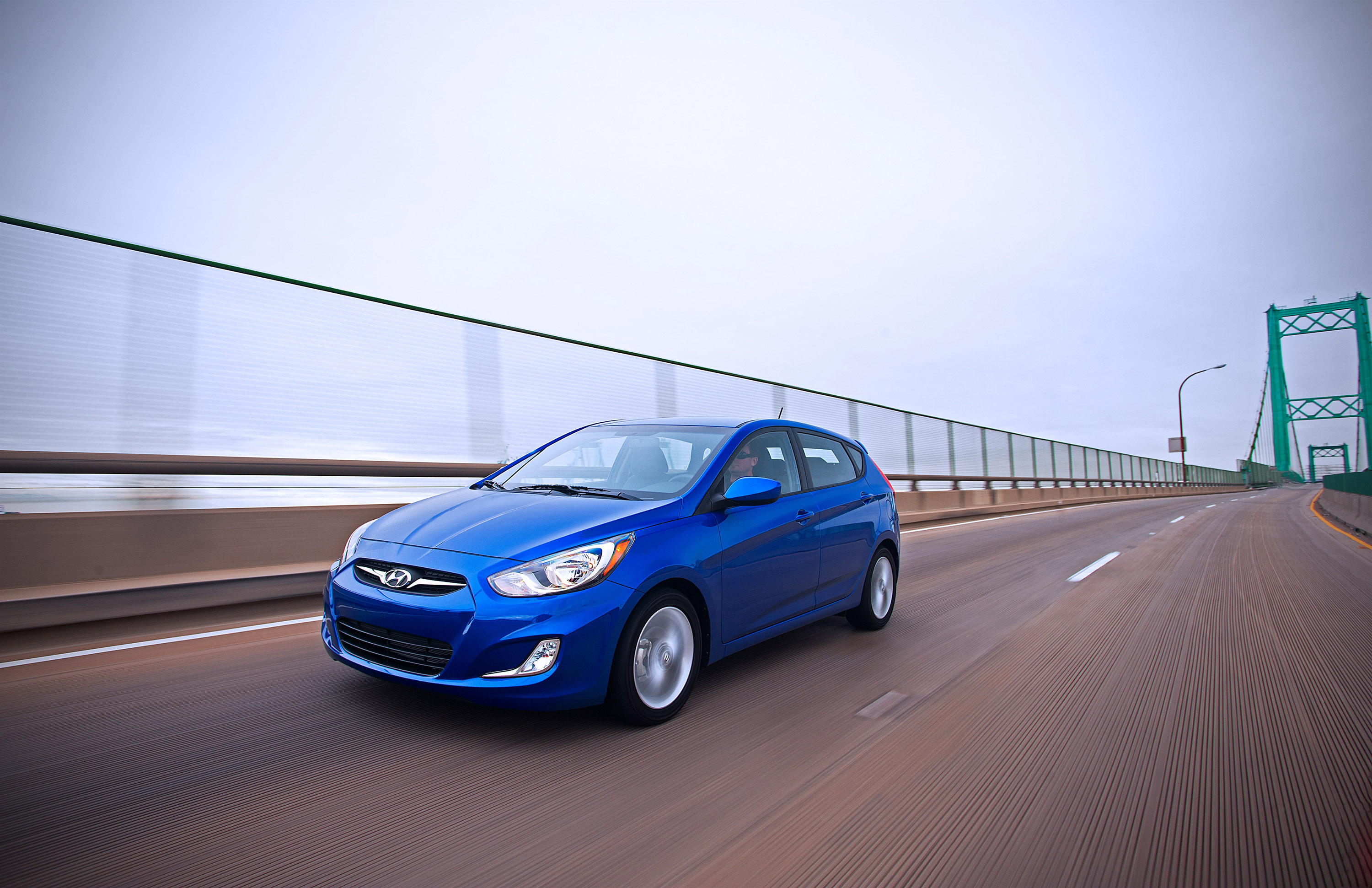 Hyundai Accent photo #23