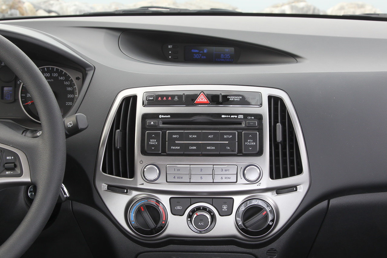 Hyundai i20 photo #32