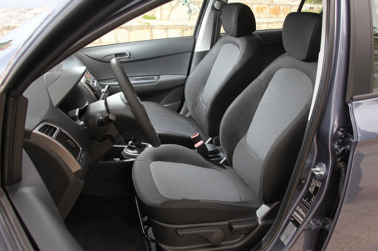 Hyundai i20 photo #33
